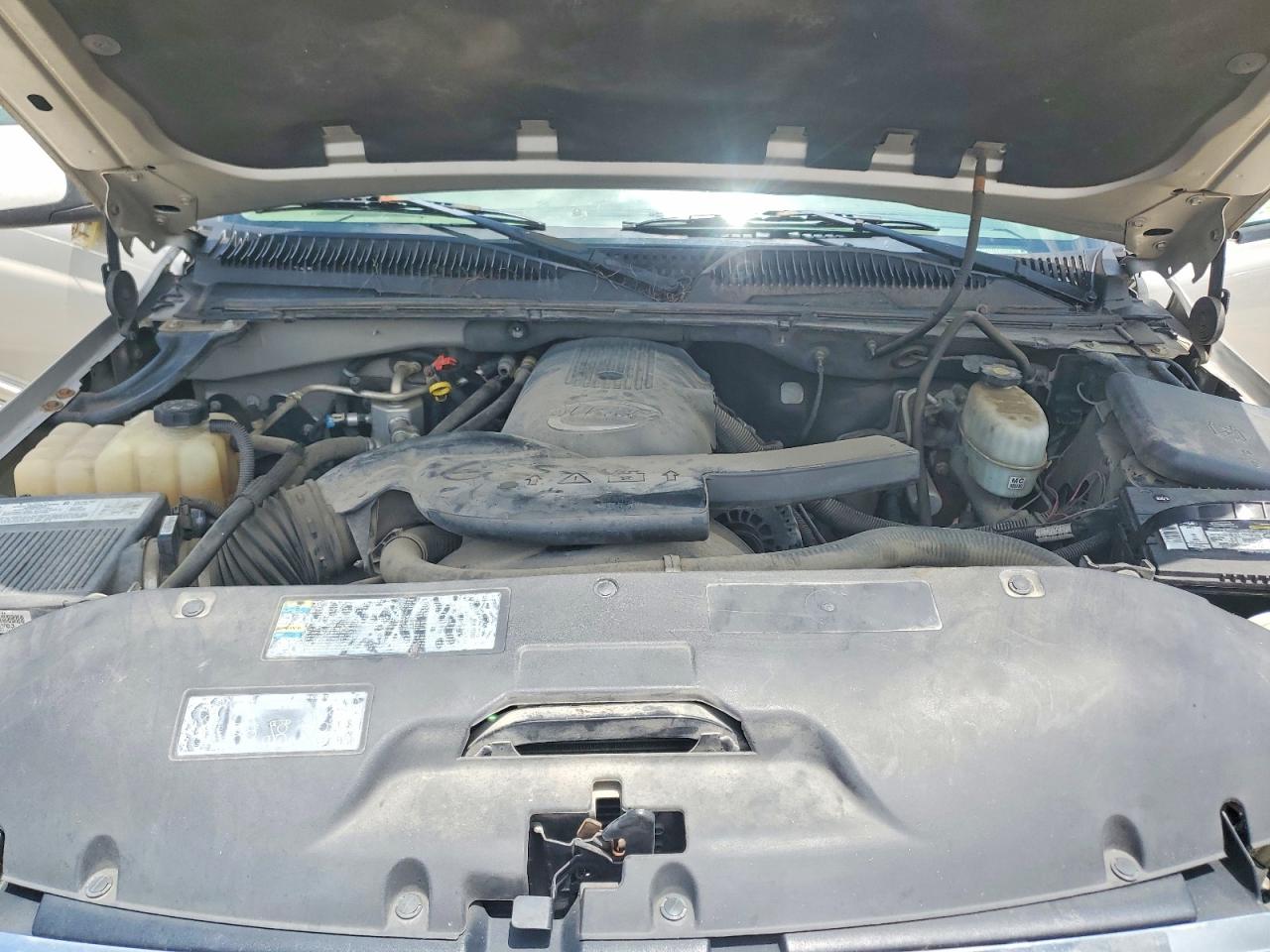 2004 Gmc Yukon Silver vin: 1GKEK13Z24J187892