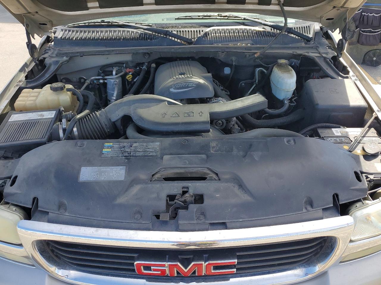 2004 Gmc Yukon Silver vin: 1GKEK13Z34J167618