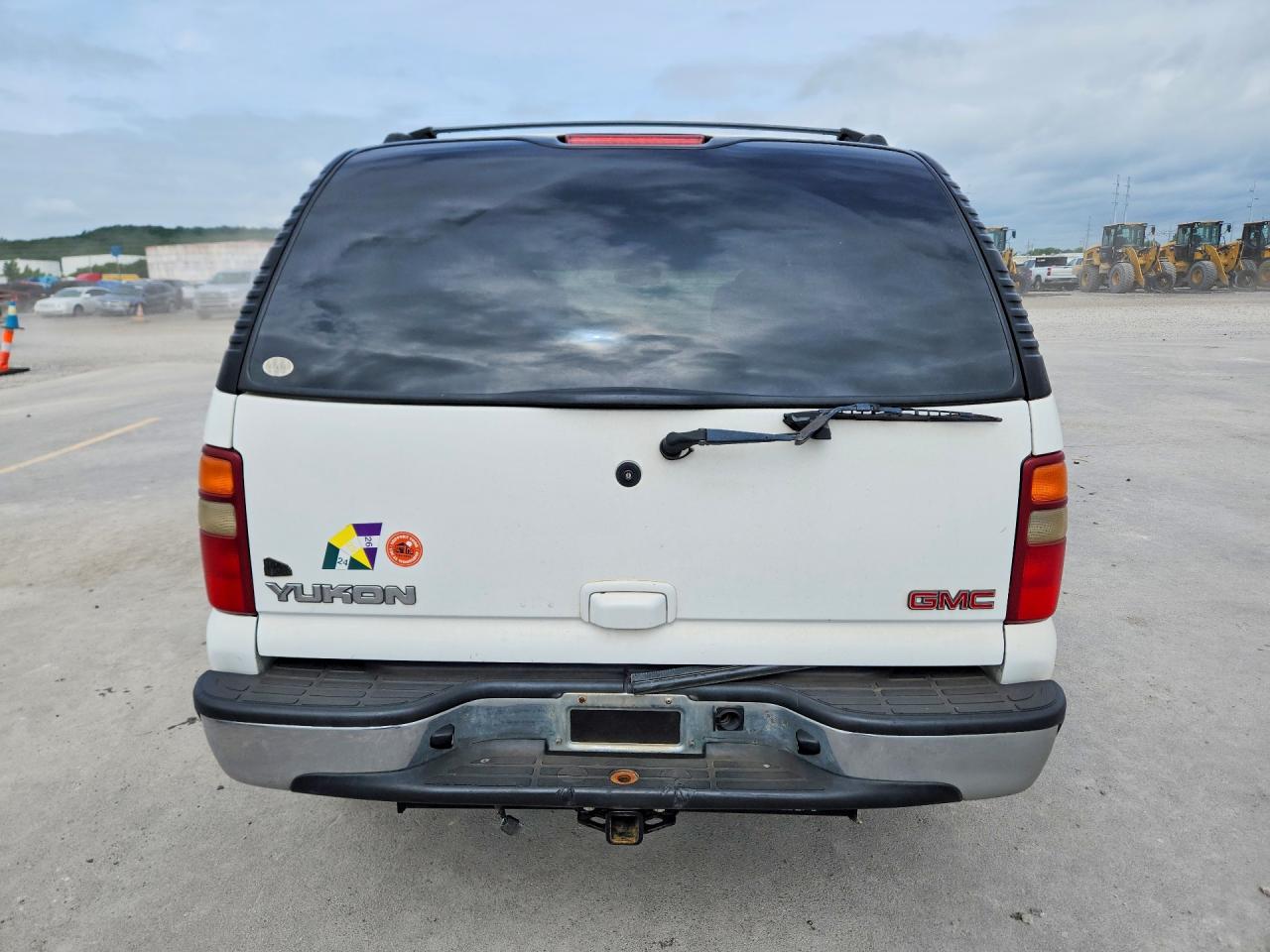 2002 Gmc Yukon White vin: 1GKEK13ZX2R304570