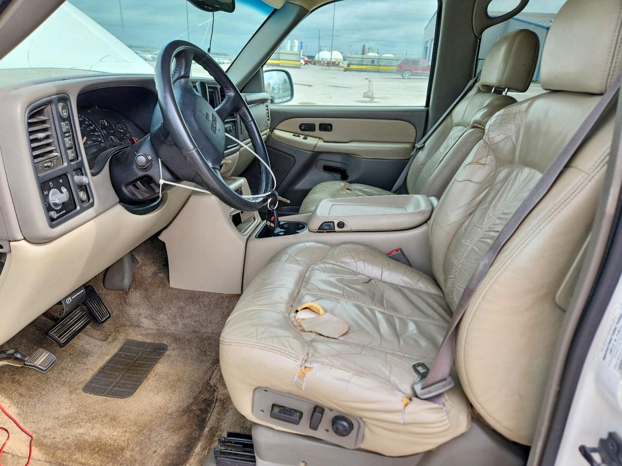 2002 Gmc Yukon White vin: 1GKEK13ZX2R304570