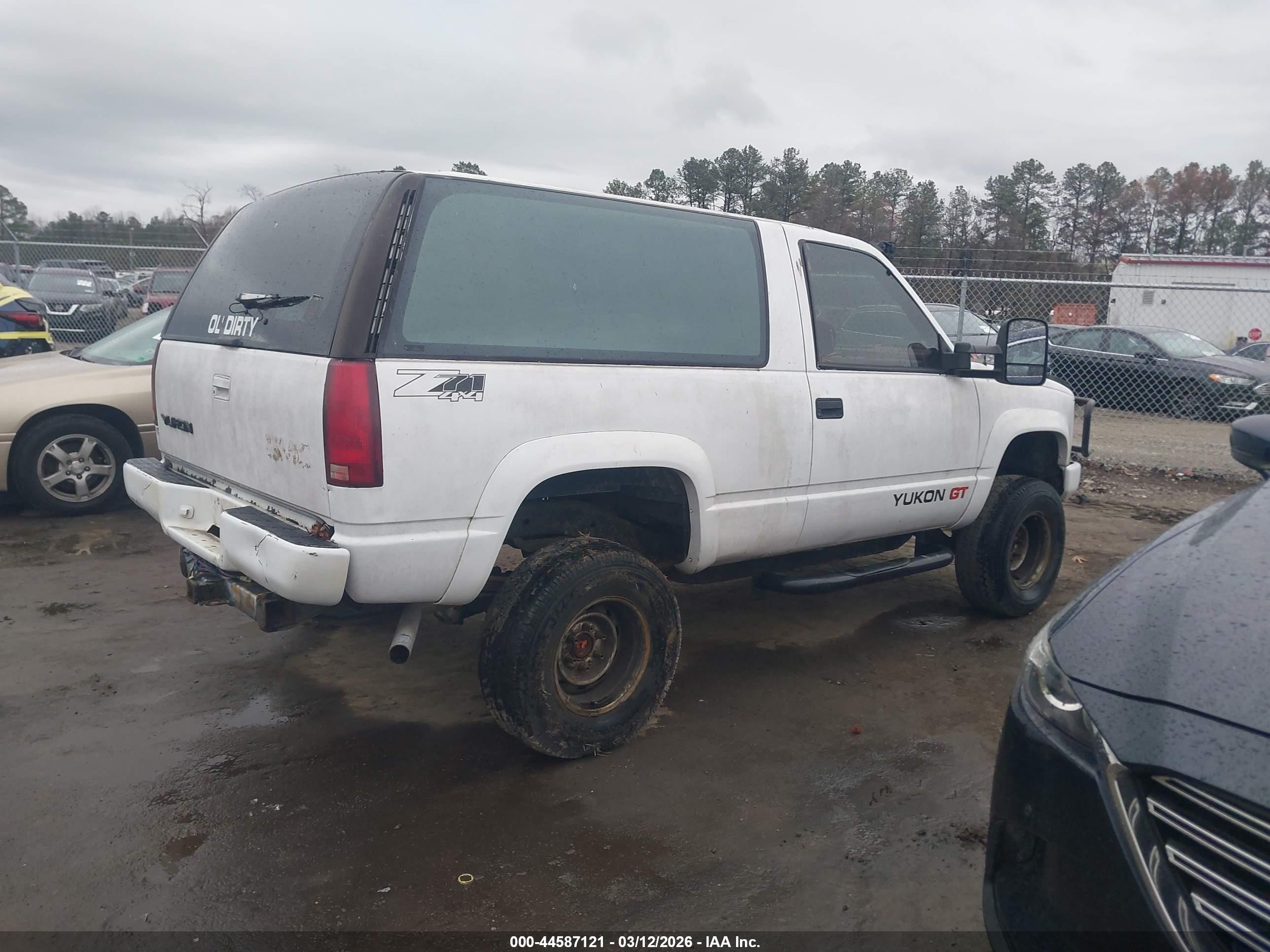 1993 Gmc Yukon   White vin: 1GKEK18K2PJ719772