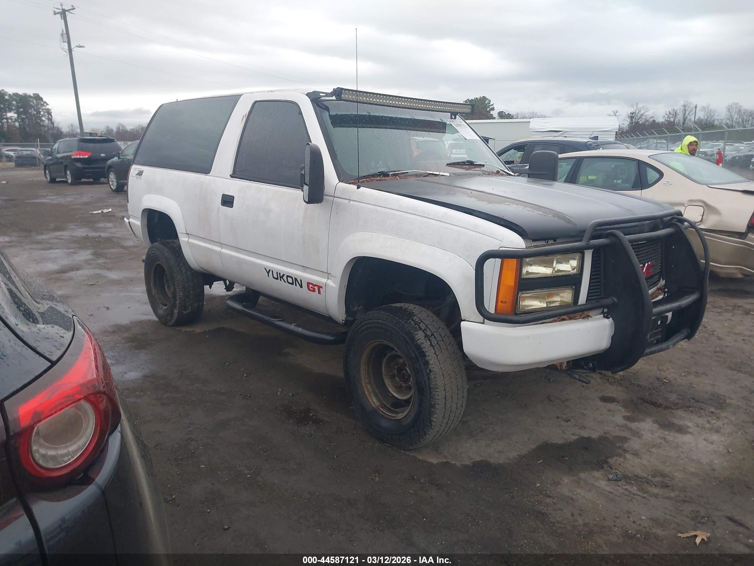 1993 Gmc Yukon   White vin: 1GKEK18K2PJ719772