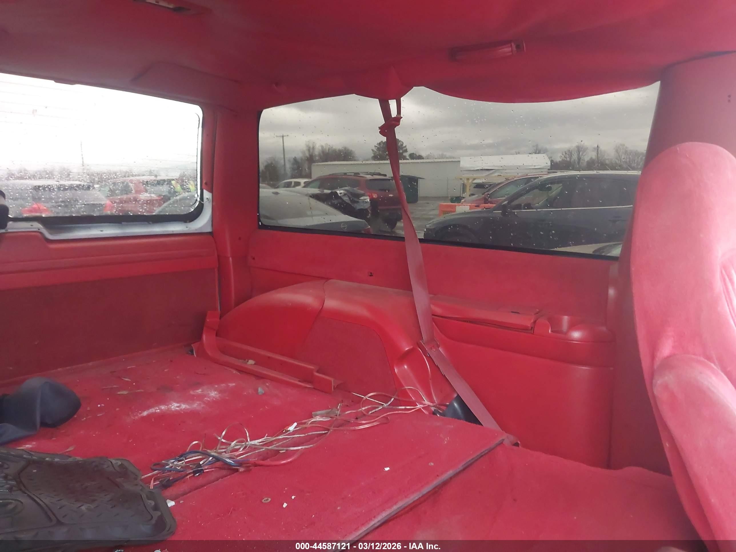 1993 Gmc Yukon   White vin: 1GKEK18K2PJ719772
