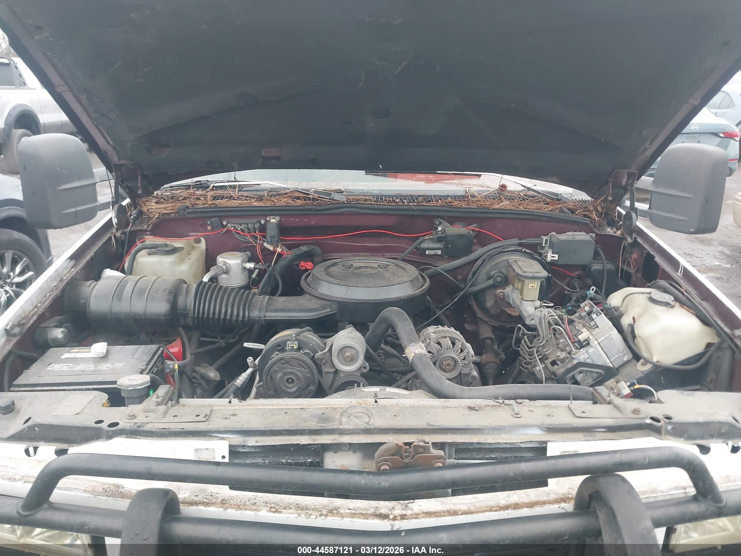 1993 Gmc Yukon   White vin: 1GKEK18K2PJ719772