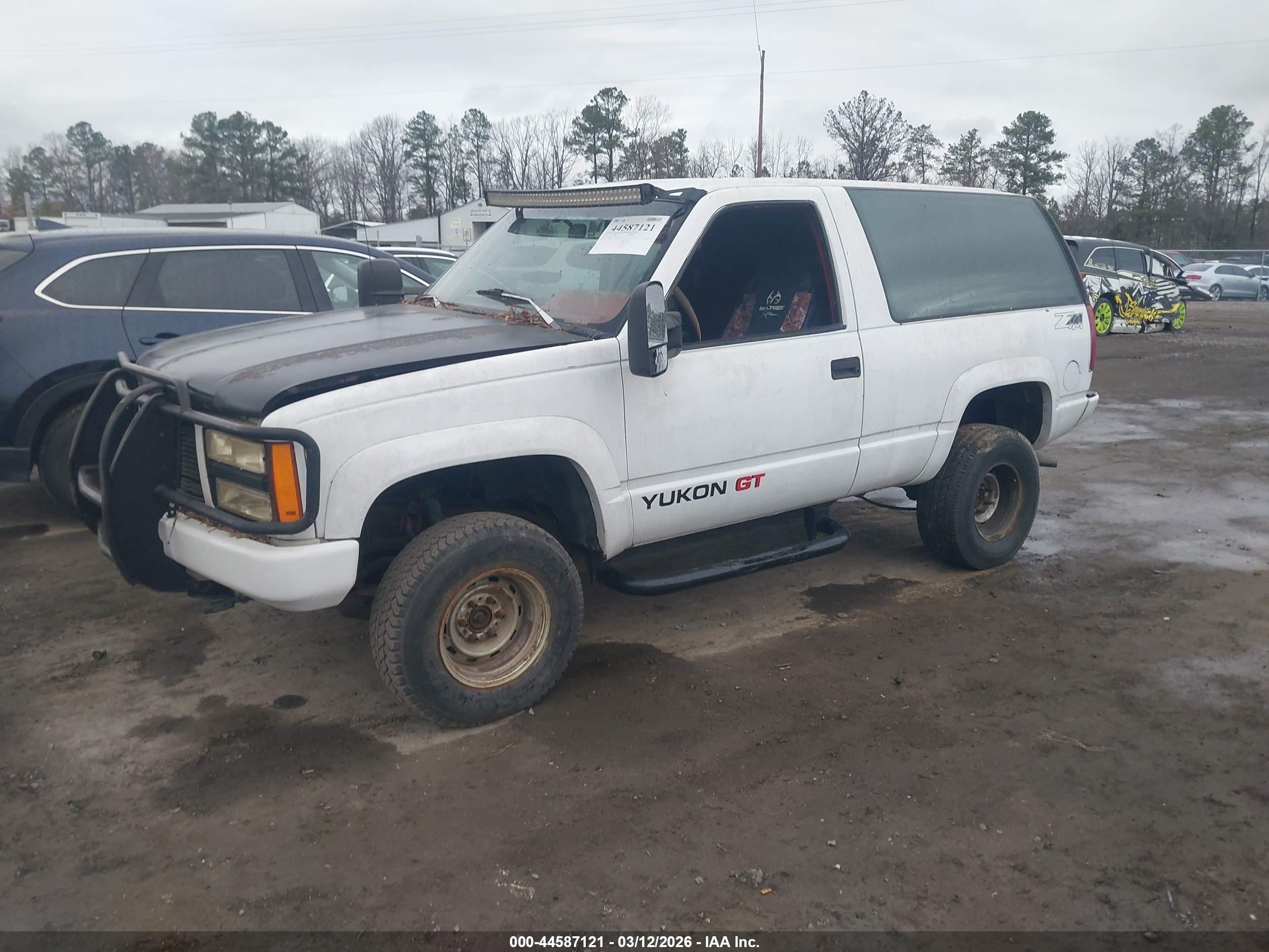 1993 Gmc Yukon   White vin: 1GKEK18K2PJ719772