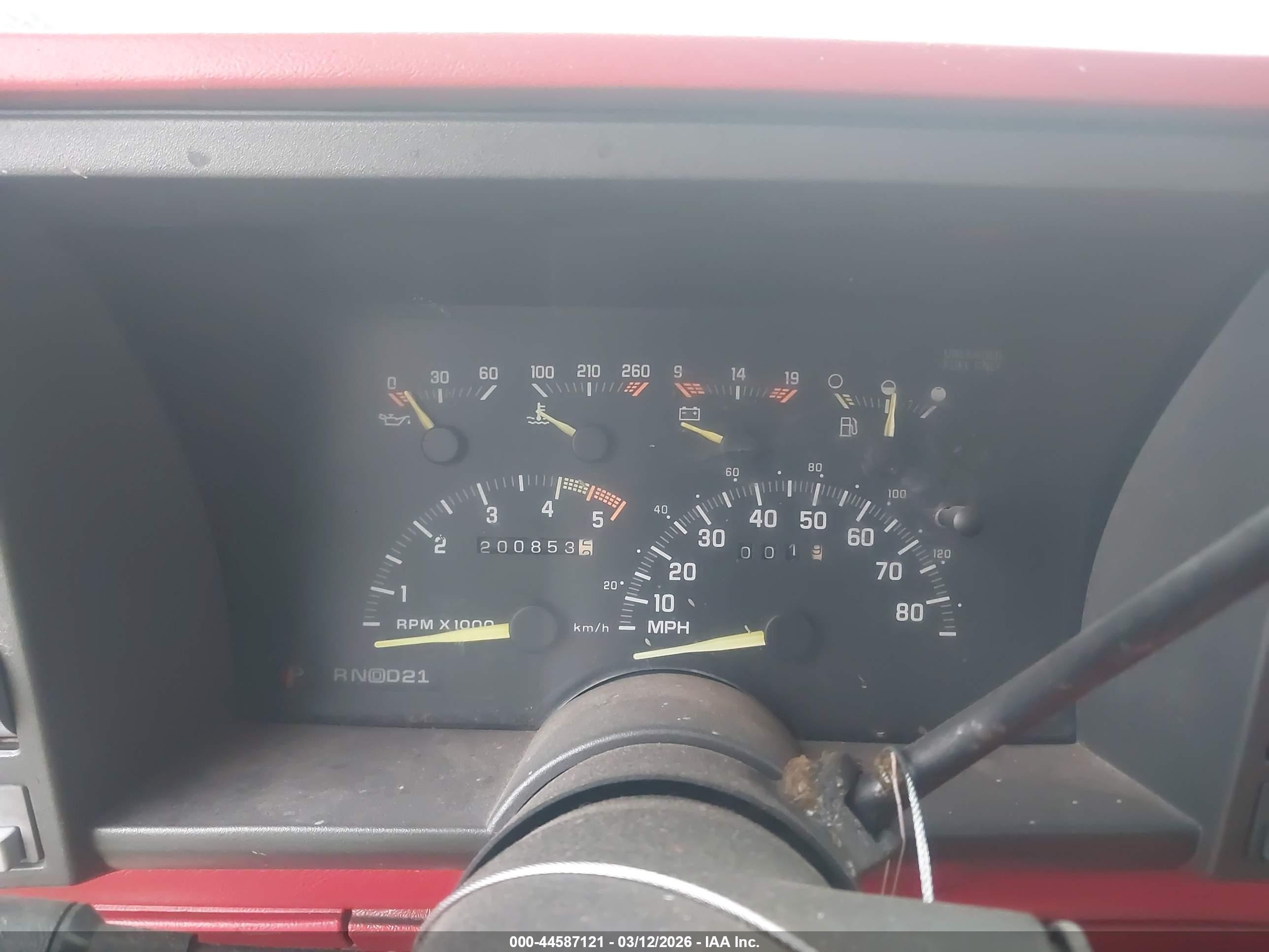 1993 Gmc Yukon   White vin: 1GKEK18K2PJ719772