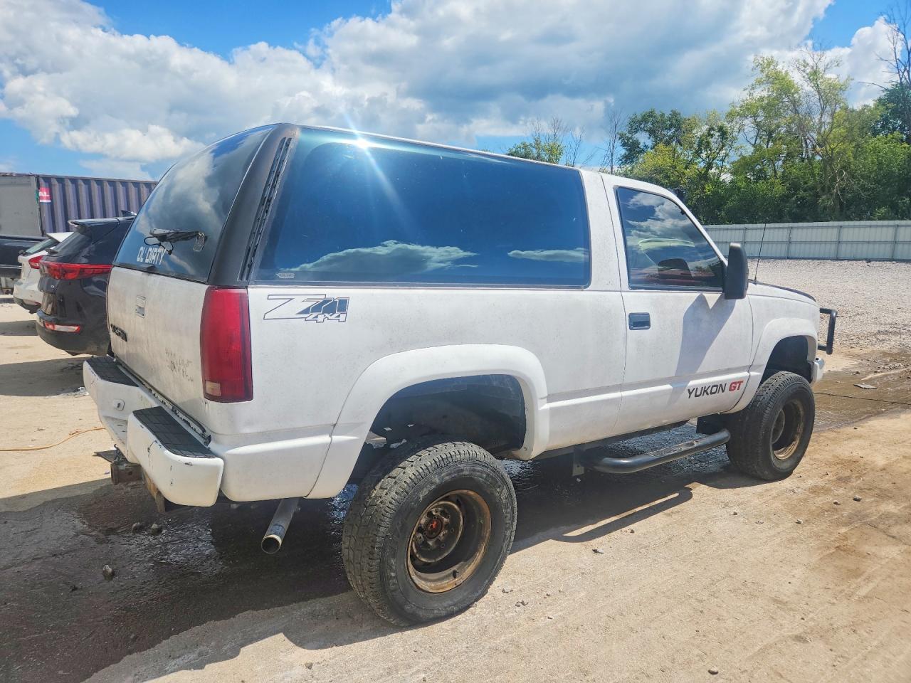 1993 Gmc Yukon White vin: 1GKEK18K2PJ719772