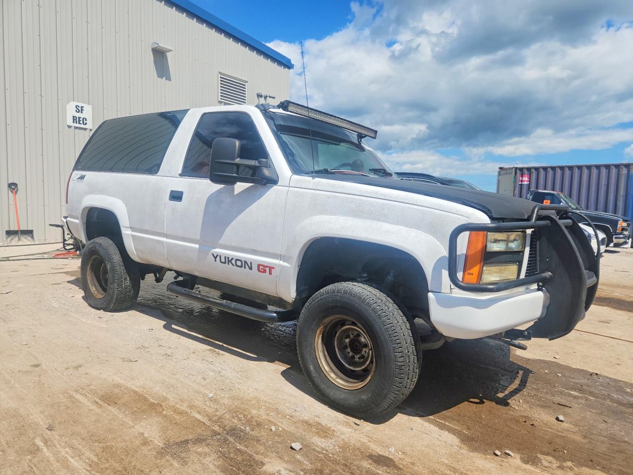 1993 Gmc Yukon White vin: 1GKEK18K2PJ719772