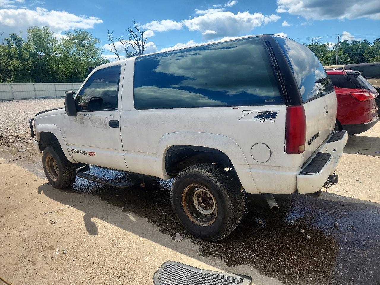 1993 Gmc Yukon White vin: 1GKEK18K2PJ719772