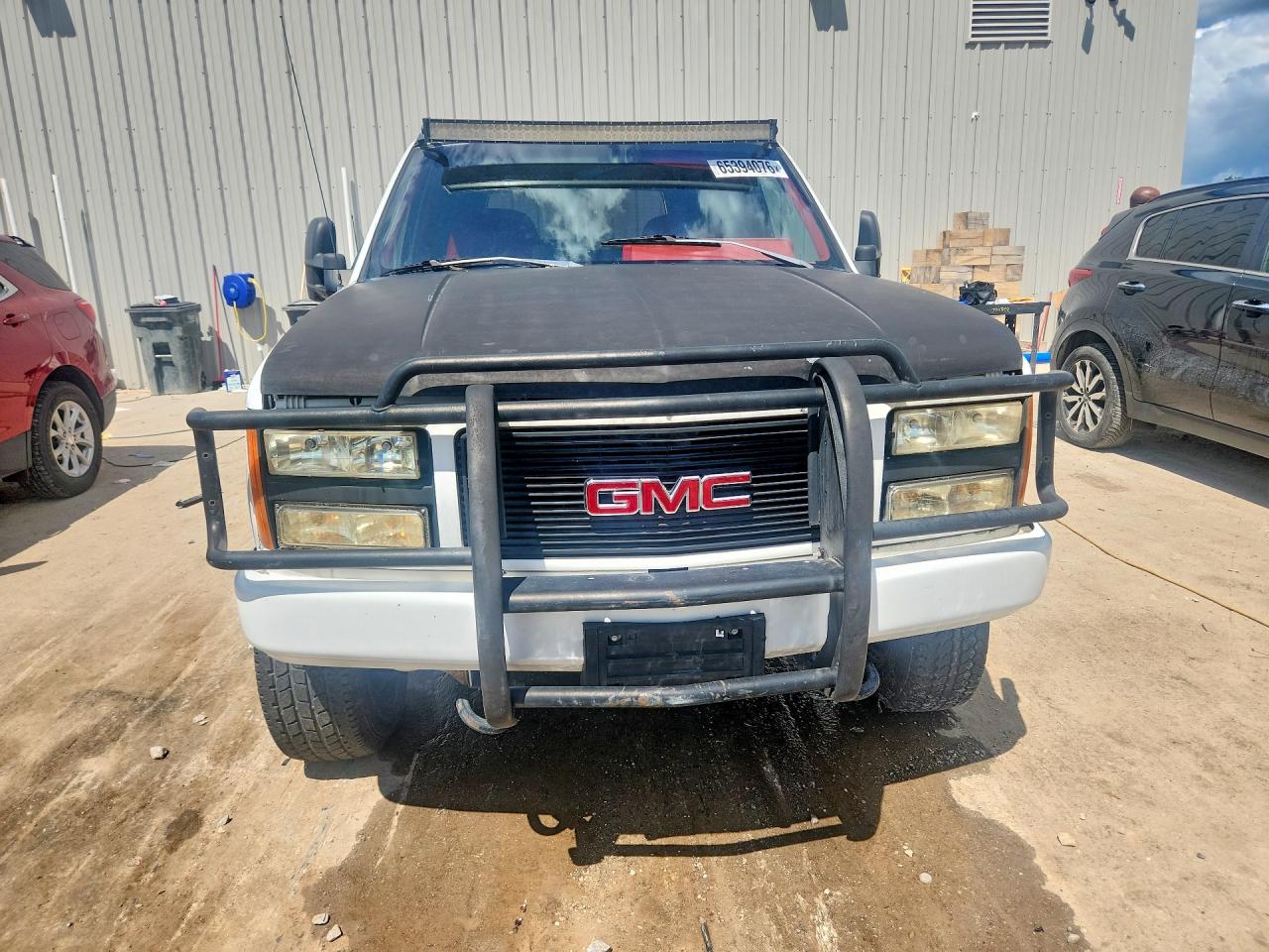 1993 Gmc Yukon White vin: 1GKEK18K2PJ719772