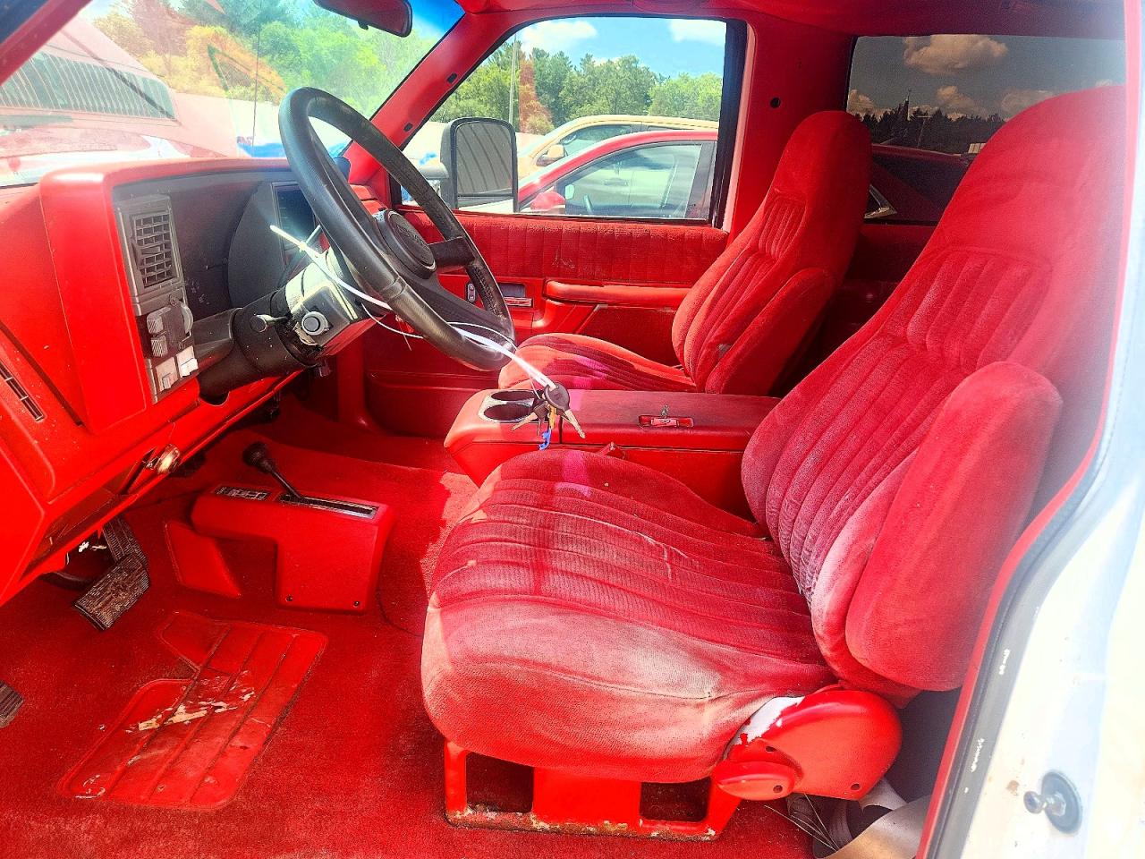 1993 Gmc Yukon White vin: 1GKEK18K2PJ719772