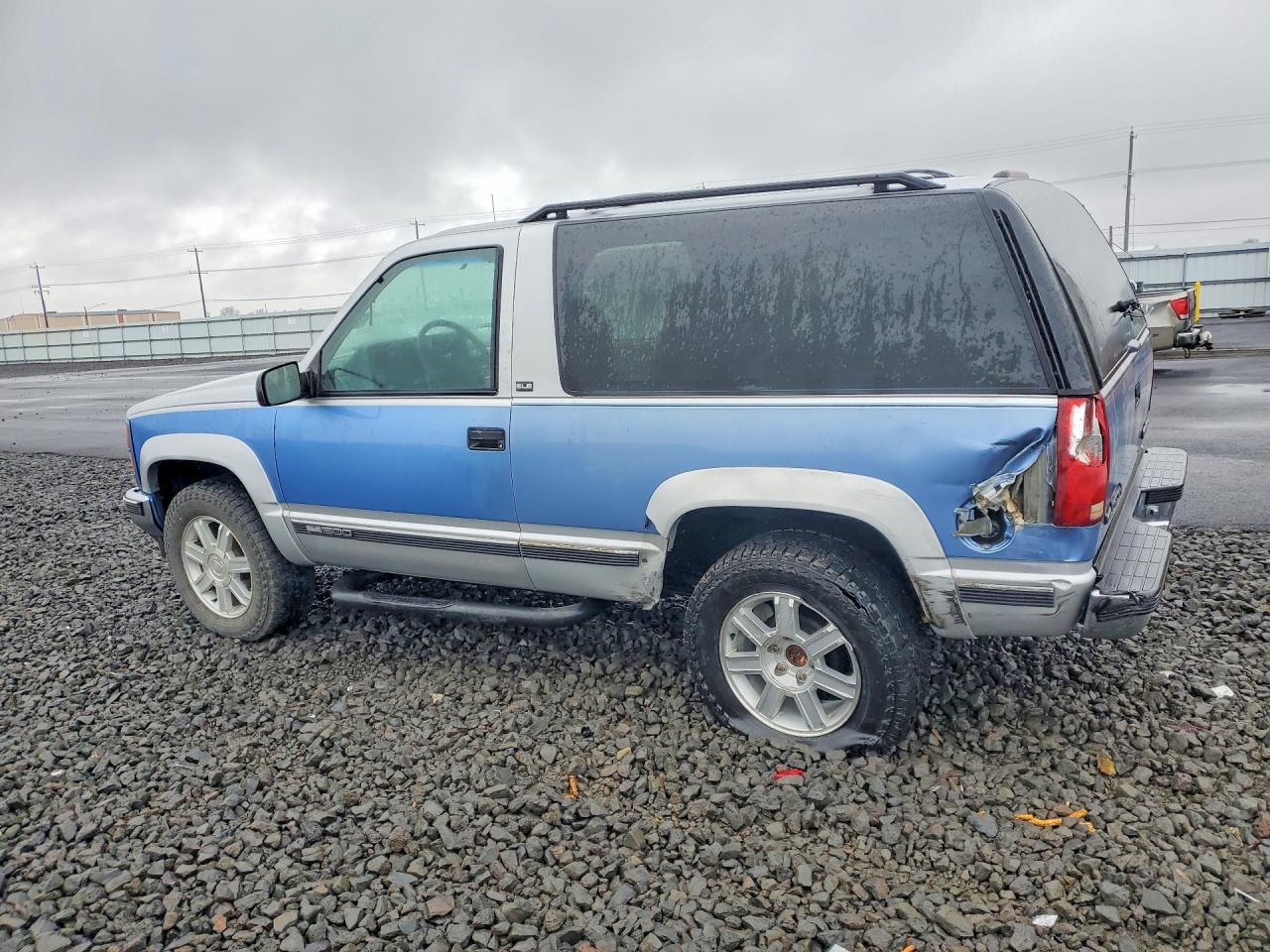 1994 Gmc Yukon Two Tone vin: 1GKEK18K3RJ767946