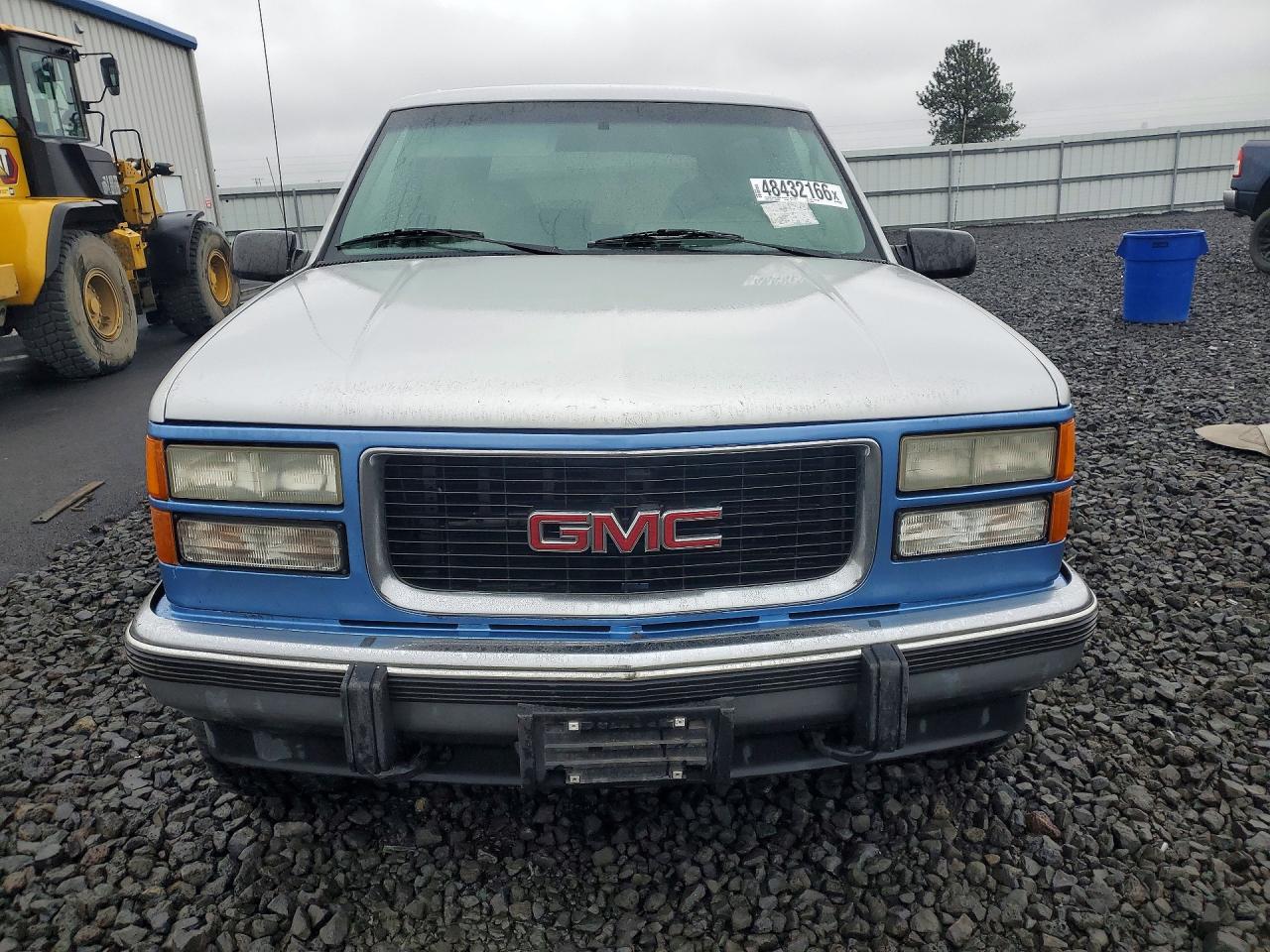 1994 Gmc Yukon Two Tone vin: 1GKEK18K3RJ767946