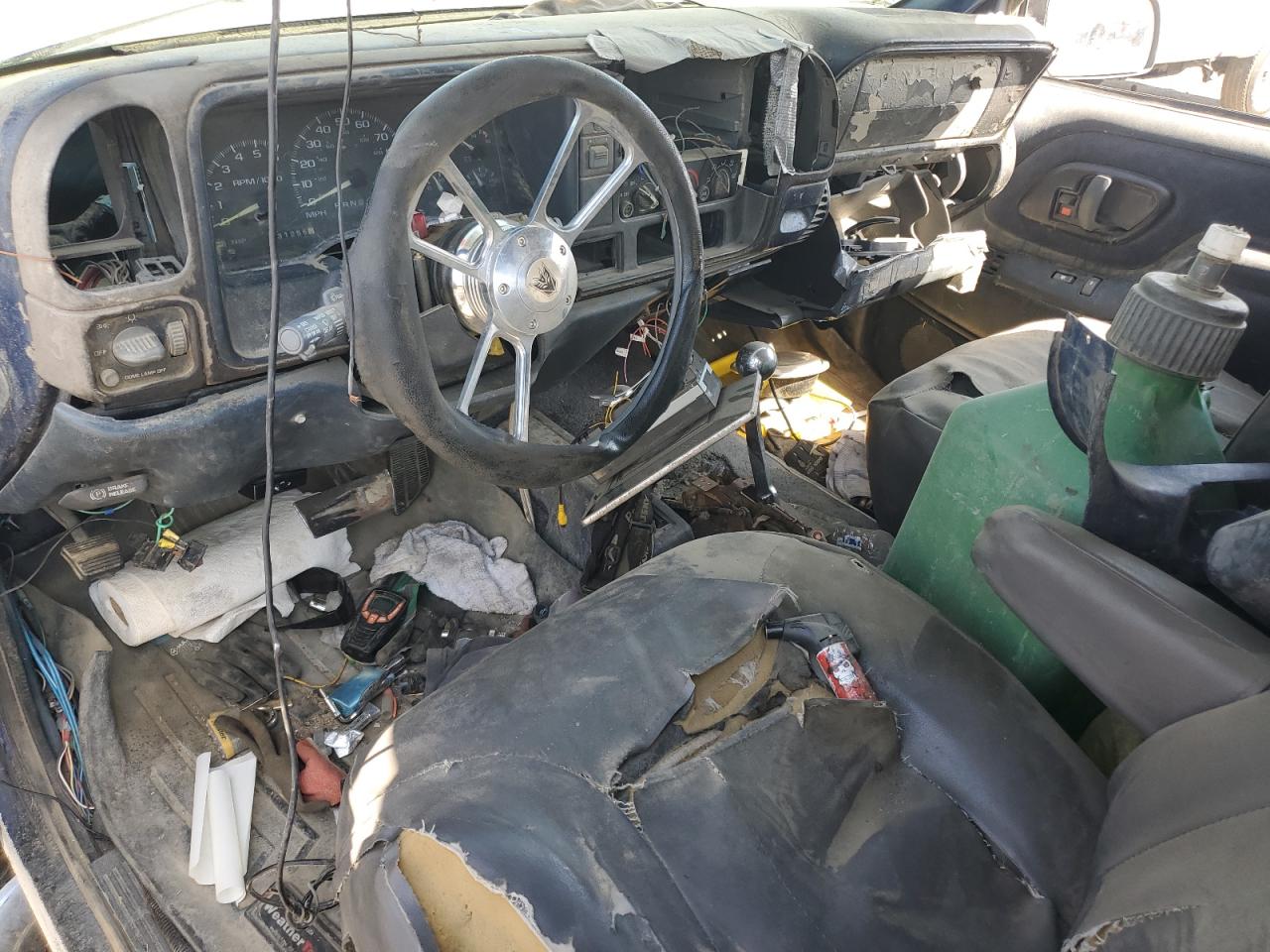 1993 Gmc Yukon White vin: 1GKEK18K6PJ733450