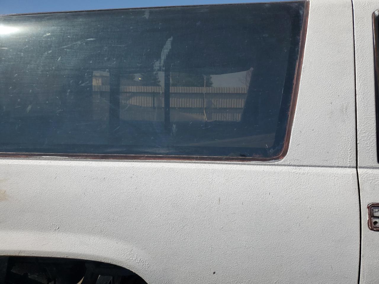 1993 Gmc Yukon White vin: 1GKEK18K6PJ733450