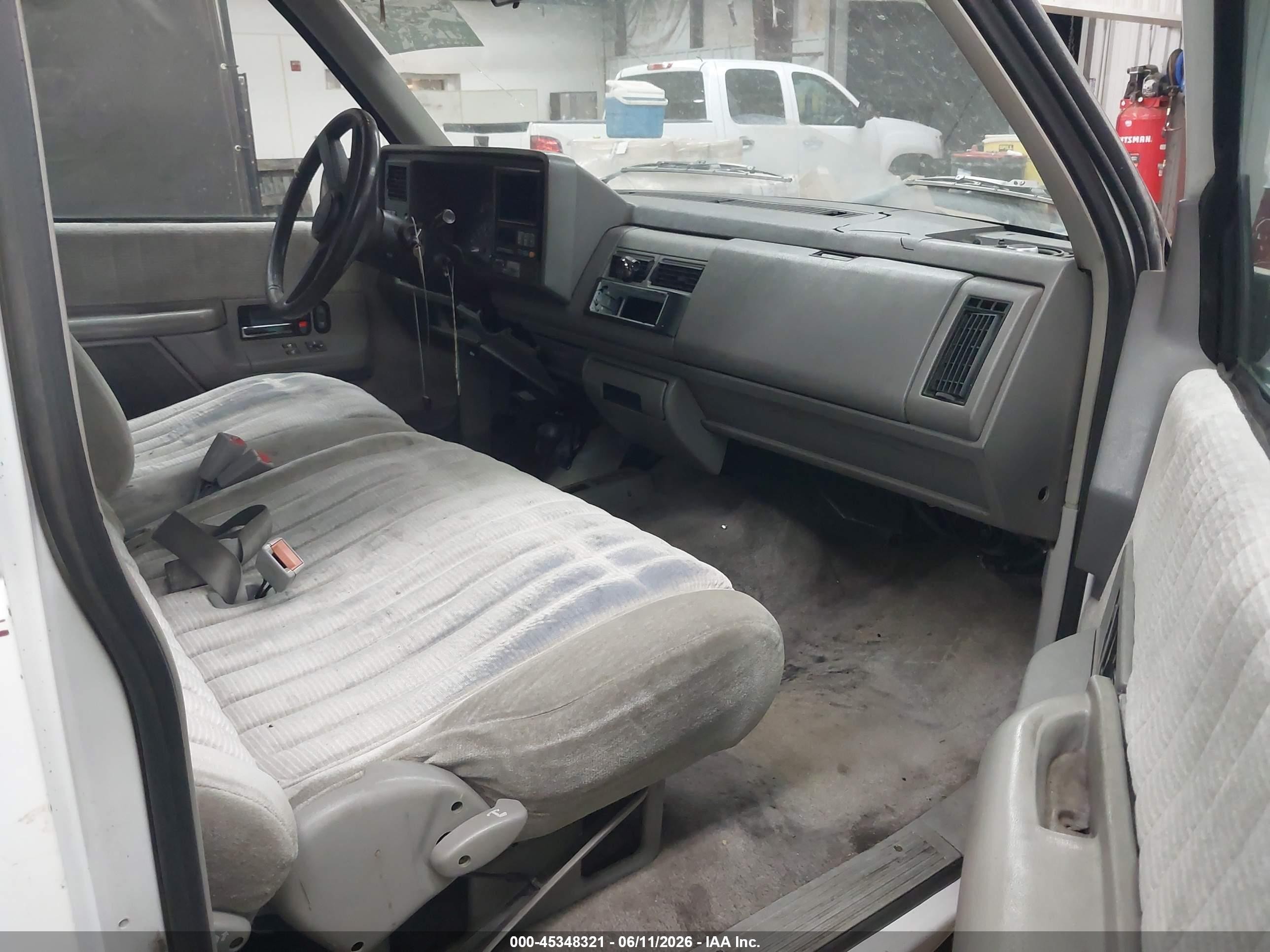 1994 Gmc Yukon   White vin: 1GKEK18K6RJ720216