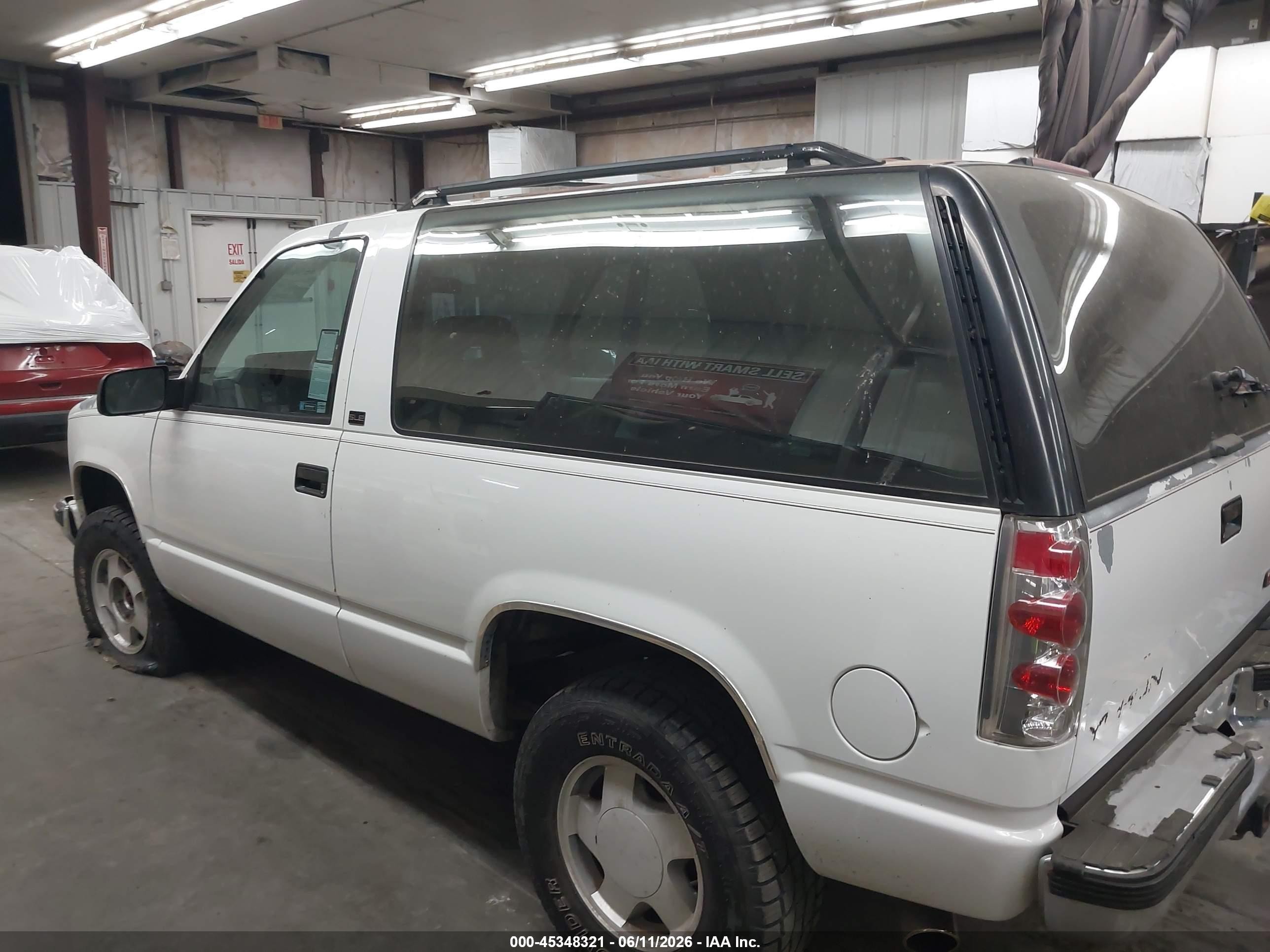 1994 Gmc Yukon   White vin: 1GKEK18K6RJ720216