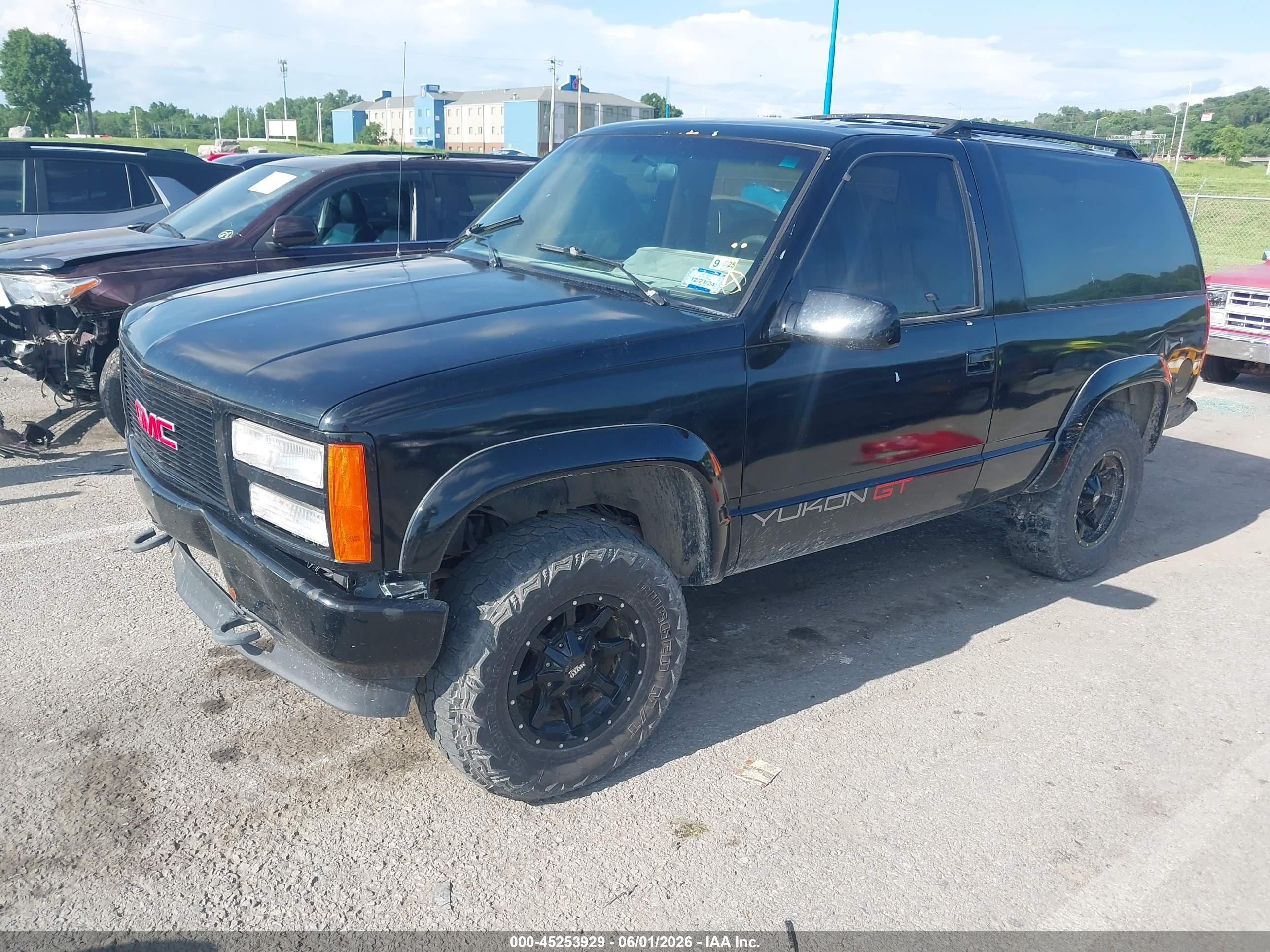 1992 Gmc Yukon   Black vin: 1GKEK18K8NJ714962