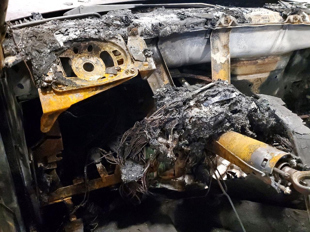 1993 Gmc Yukon Burn vin: 1GKEK18K9PJ748346