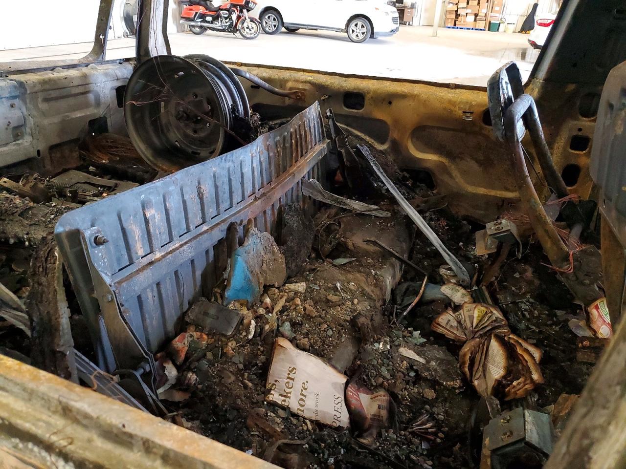 1993 Gmc Yukon Burn vin: 1GKEK18K9PJ748346