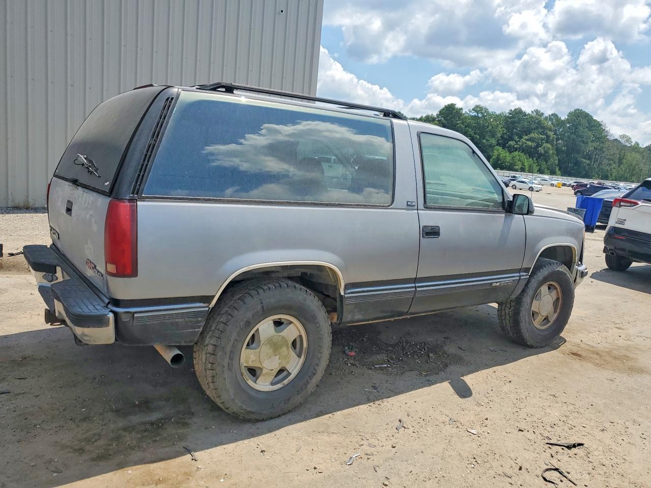 1994 Gmc Yukon Silver vin: 1GKEK18K9RJ728830