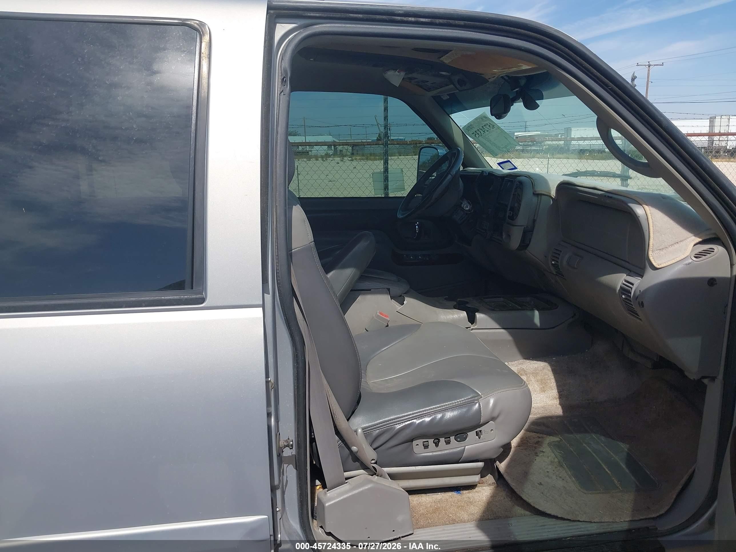 2000 Gmc Yukon Denali   Silver vin: 1GKEK63R7YR223371