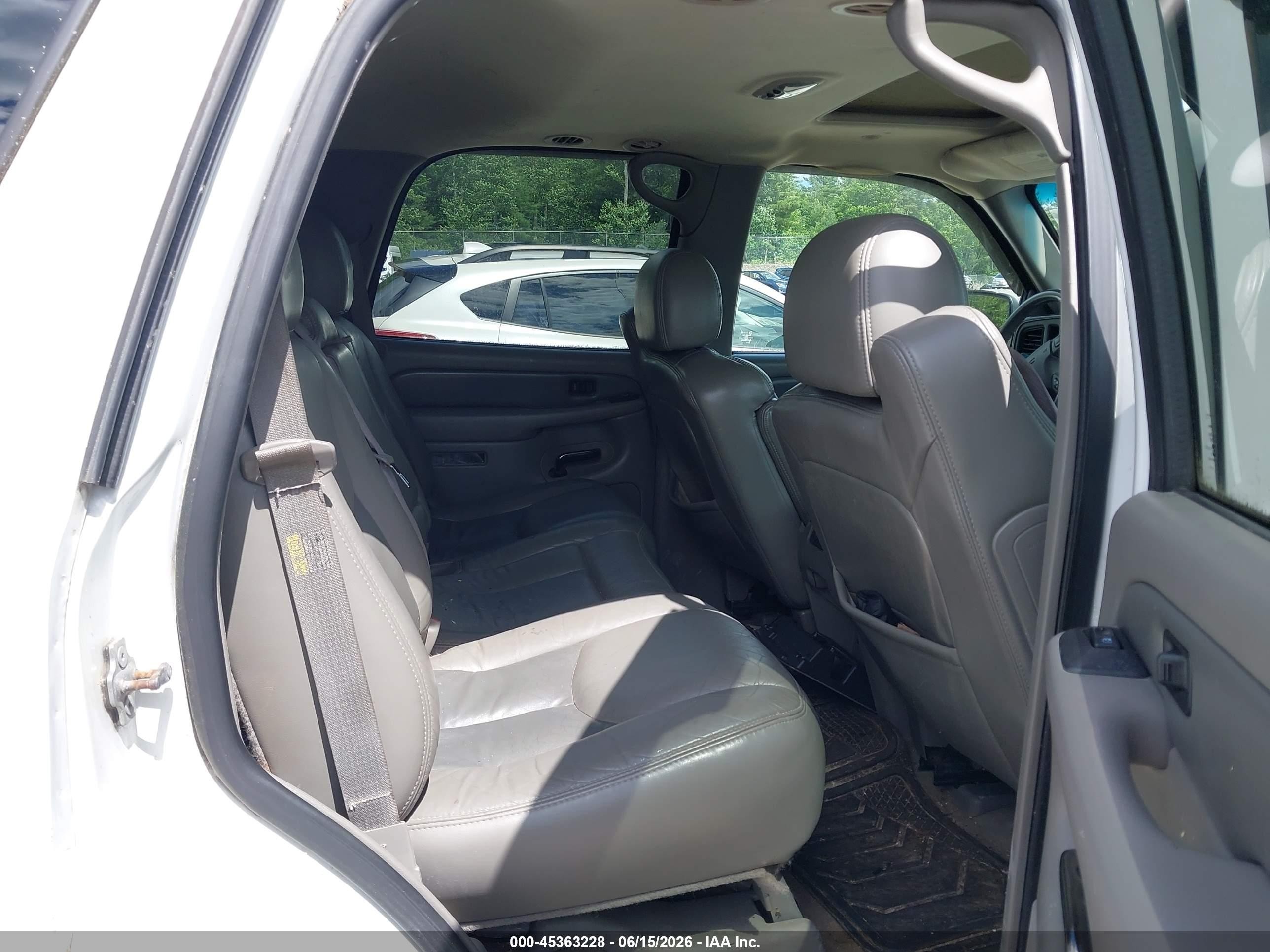 2004 Gmc Yukon Denali White vin: 1GKEK63U44J292080