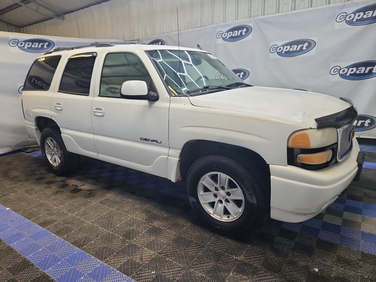 2006 Gmc Yukon Denali White vin: 1GKEK63U86J154741 Damage: Hood, Peeling, 1 To 2 Inches