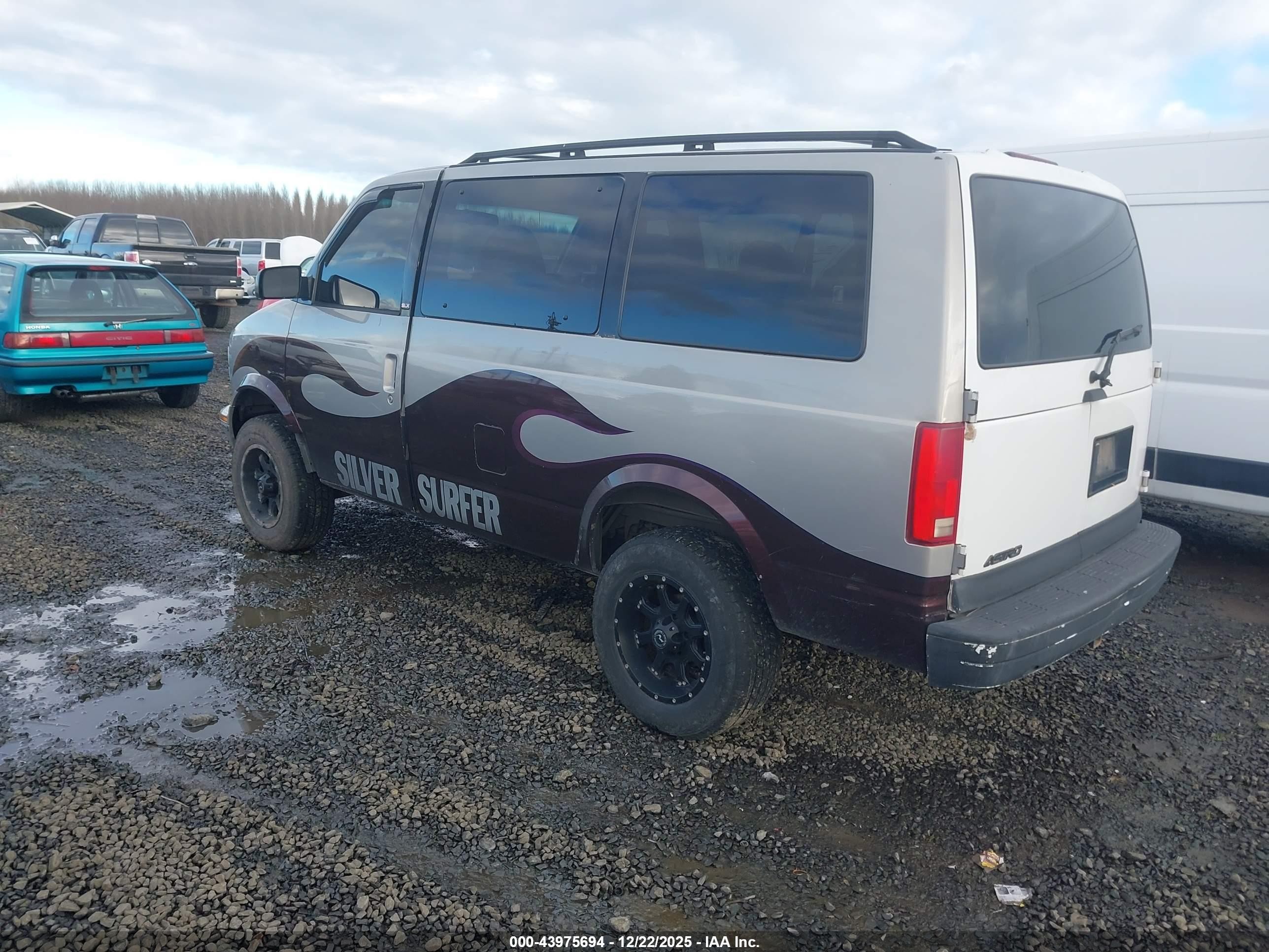 1998 Gmc Safari Sle Silver vin: 1GKEL19W4WB520052