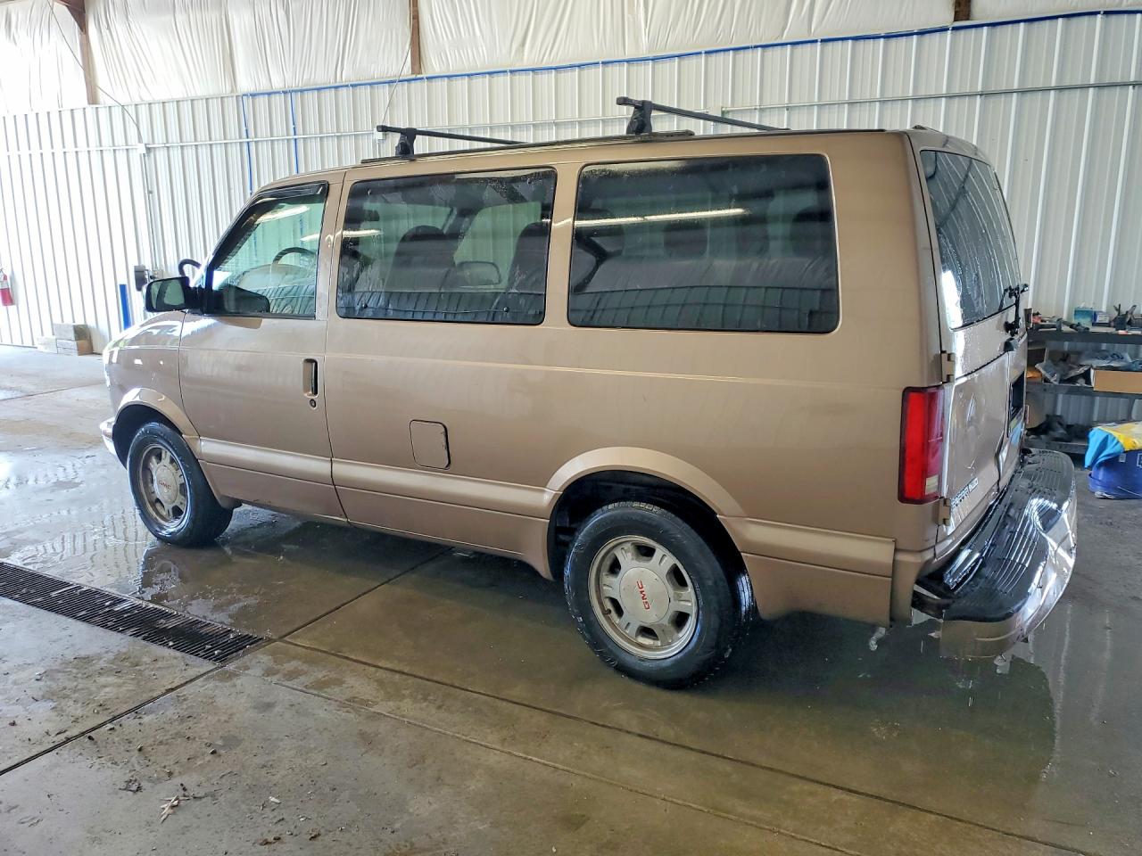 2004 Gmc Safari Xt Tan vin: 1GKEL19X24B509573