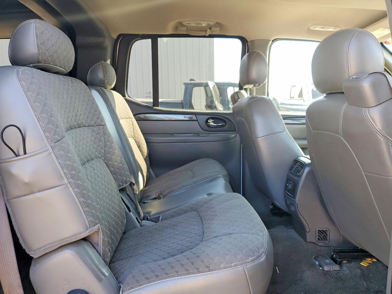 2004 Gmc Envoy Xuv White vin: 1GKES12S246178620