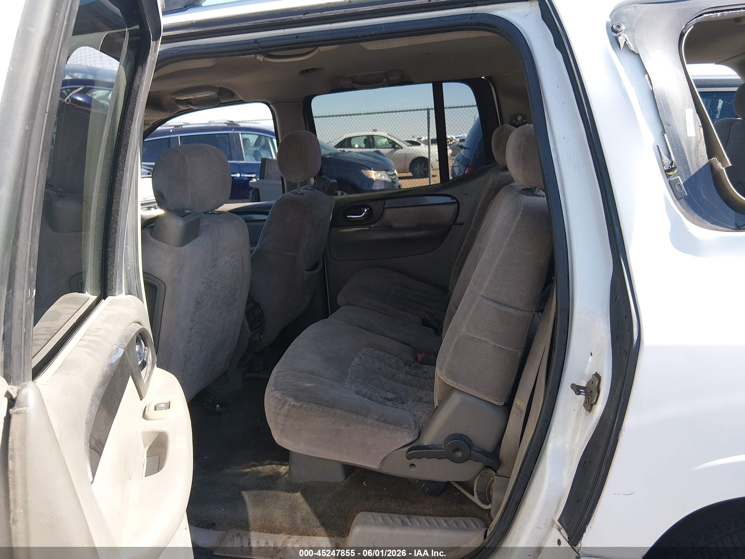 2004 Gmc Envoy Xl Sle White vin: 1GKES16S246212436