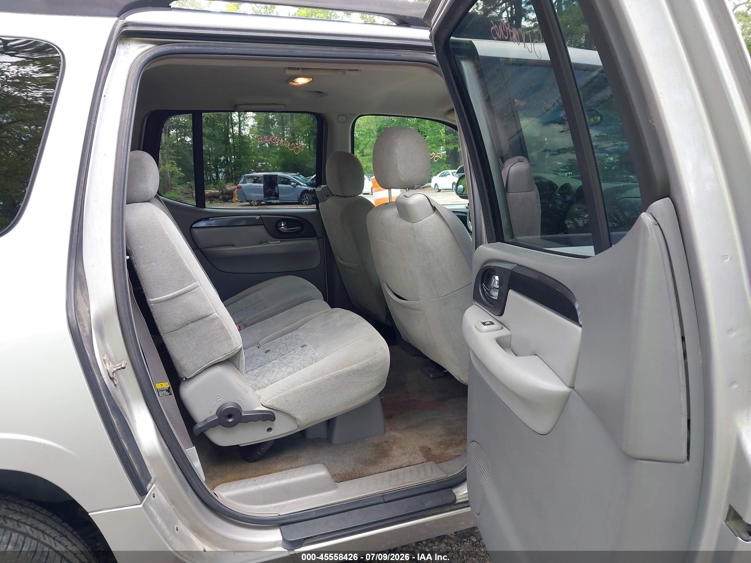 2005 Gmc Envoy Xl Sle Silver vin: 1GKES16S256153468