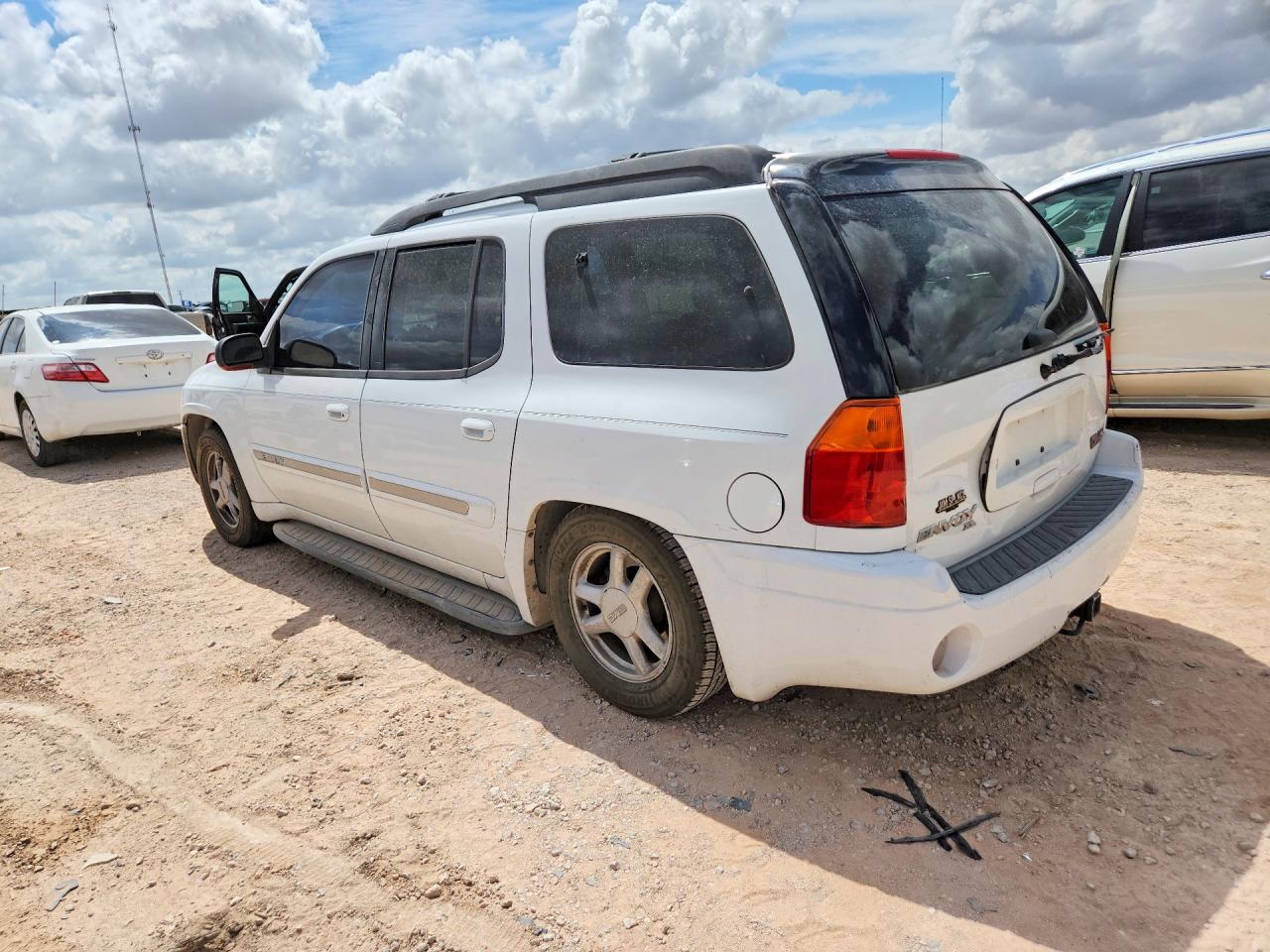 2002 Gmc Envoy Xl White vin: 1GKES16S426126185