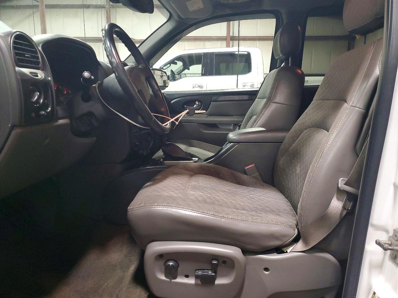 2004 Gmc Envoy Xuv White vin: 1GKET12SX46213725