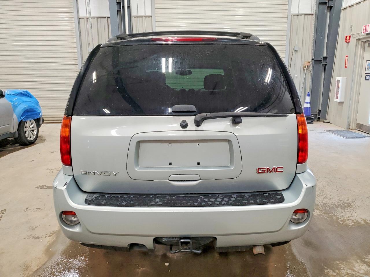 2008 Gmc Envoy Denali Silver vin: 1GKET63M082242189