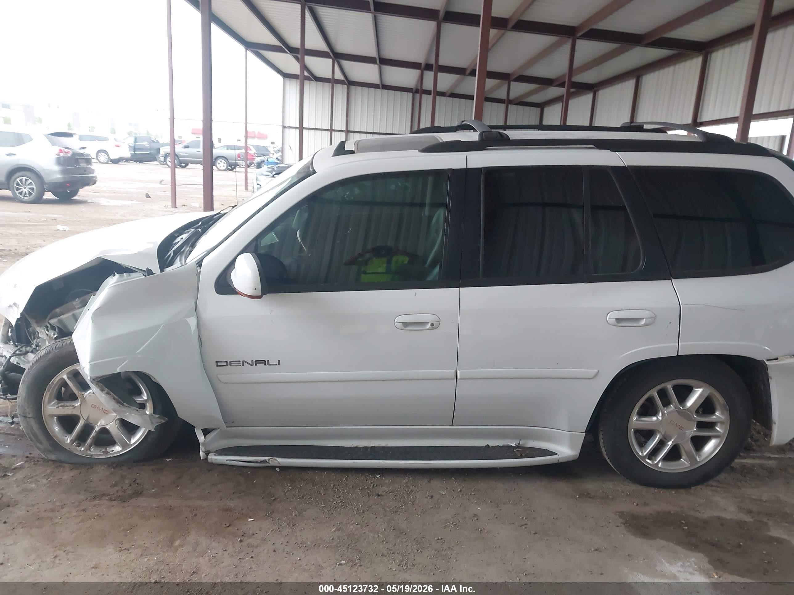 2006 Gmc Envoy Denali White vin: 1GKET63M262117188
