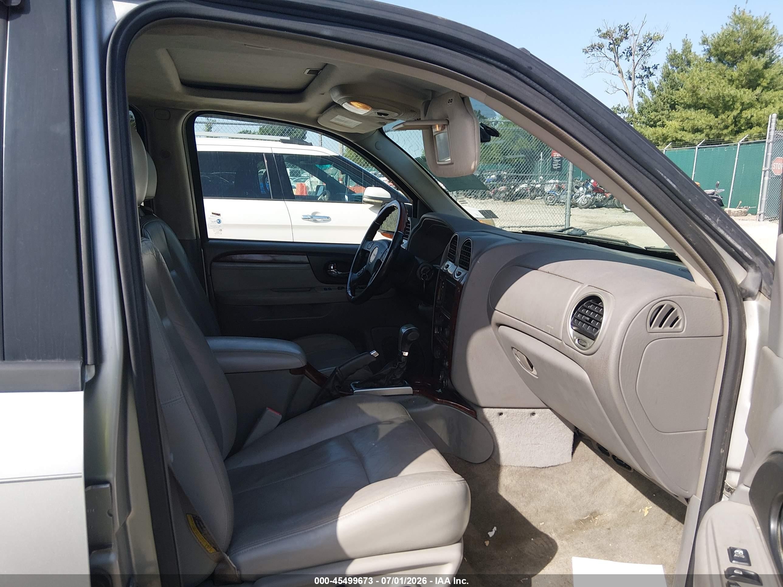 2005 Gmc Envoy Denali Silver vin: 1GKET63M552315925