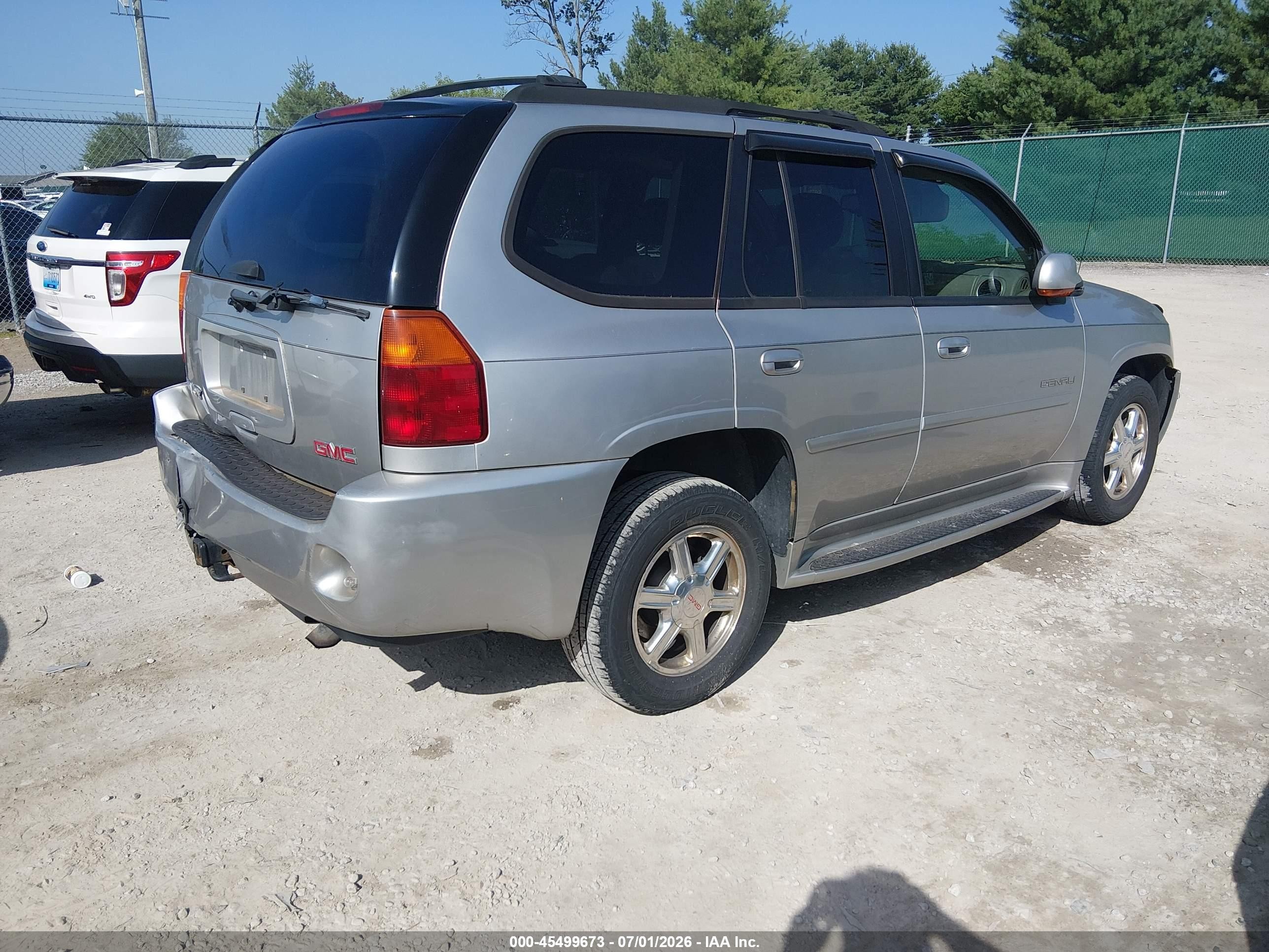 2005 Gmc Envoy Denali Silver vin: 1GKET63M552315925