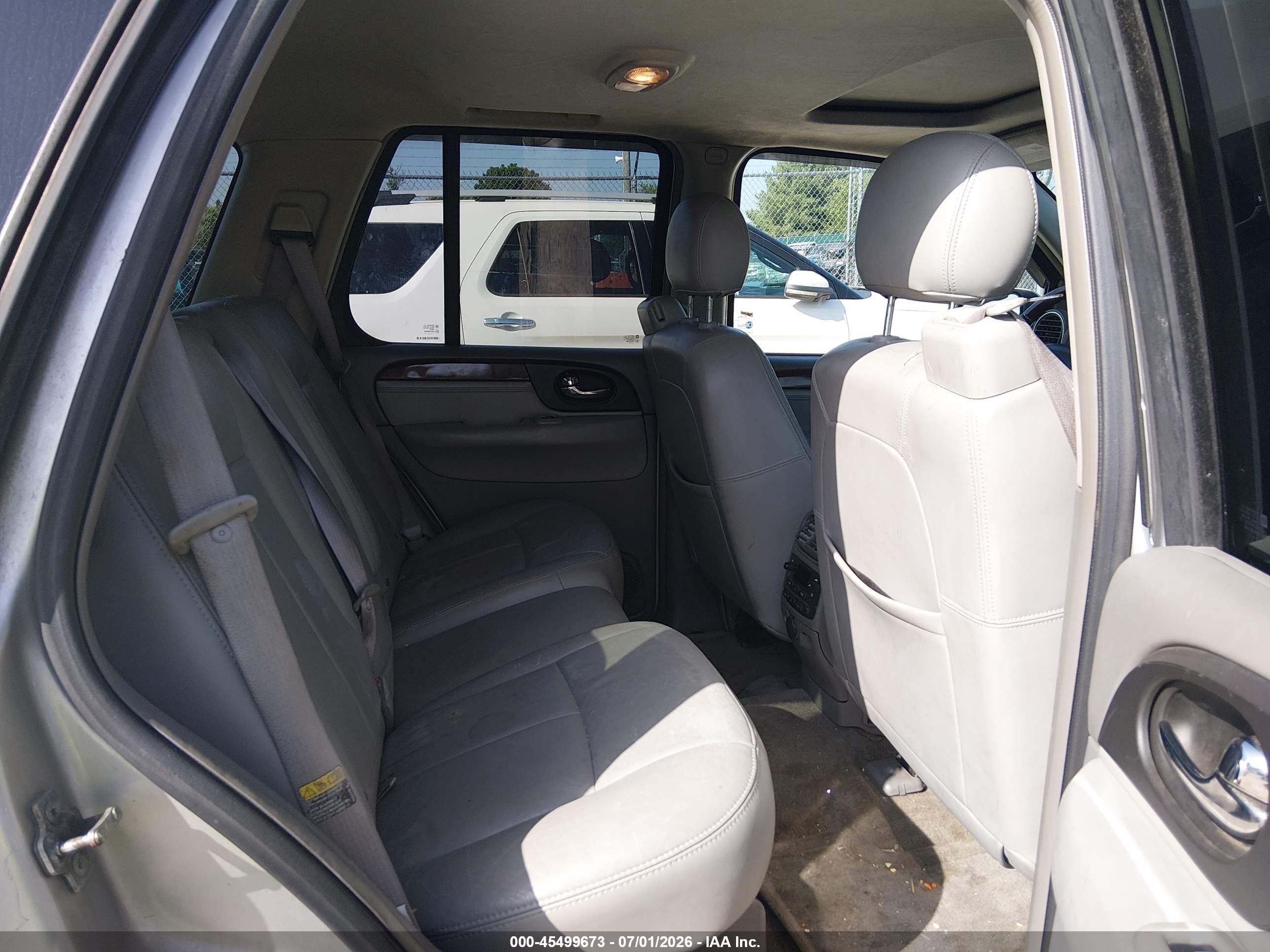 2005 Gmc Envoy Denali Silver vin: 1GKET63M552315925