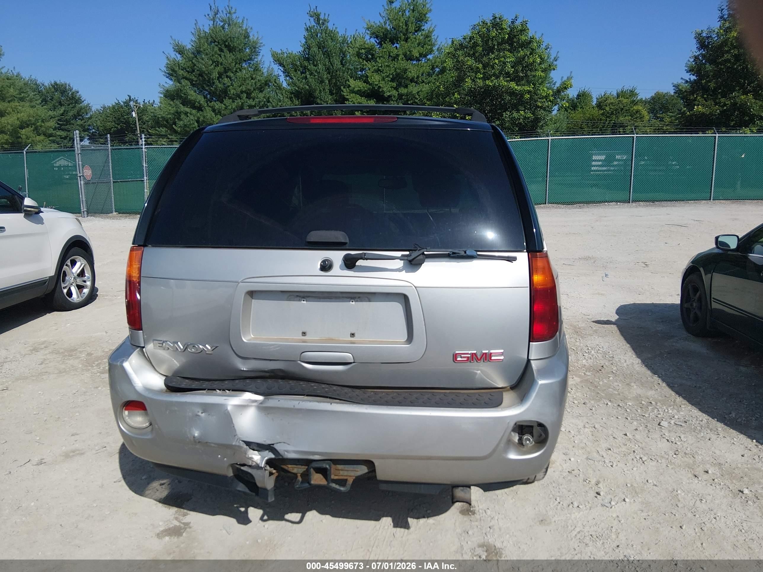 2005 Gmc Envoy Denali Silver vin: 1GKET63M552315925