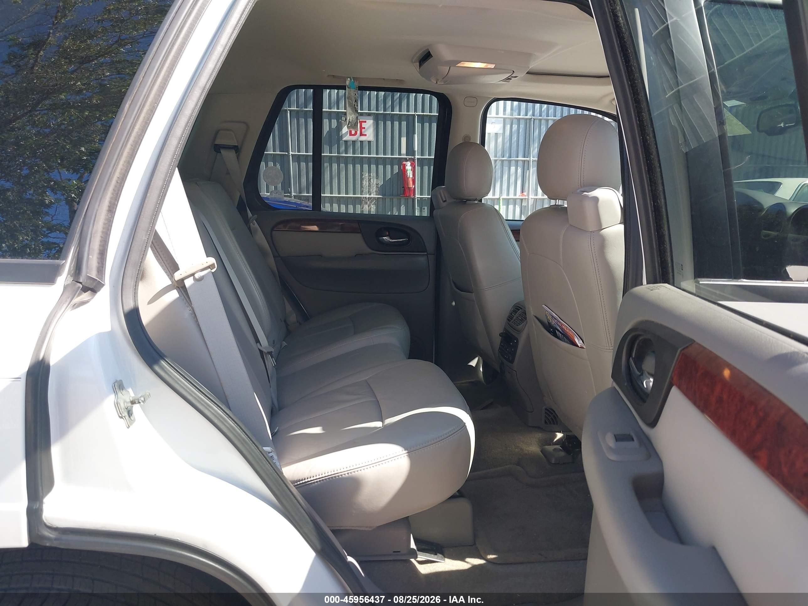 2008 Gmc Envoy Denali White vin: 1GKET63M982215220