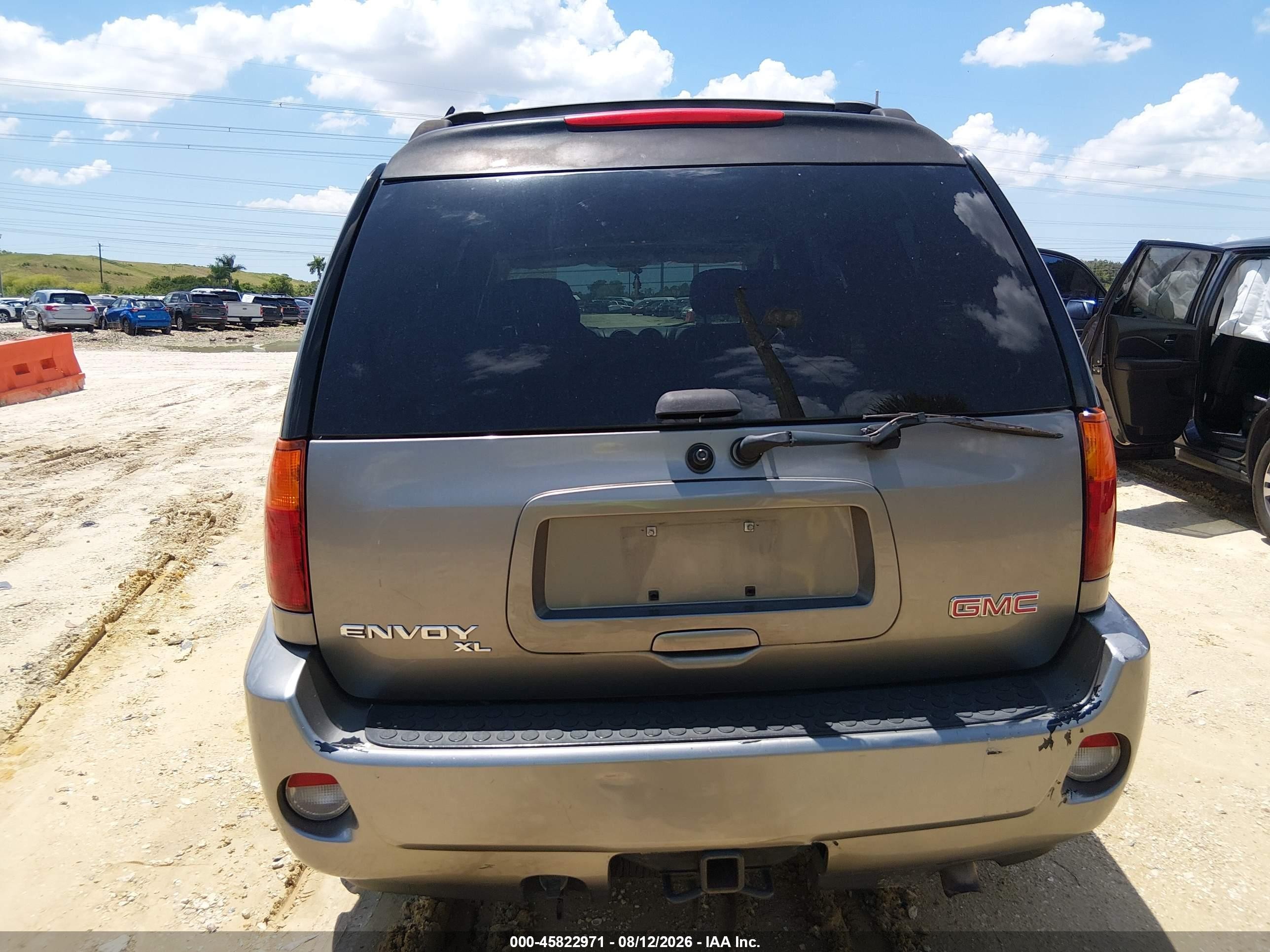 2006 Gmc Envoy Xl Denali Silver vin: 1GKET66M466116077