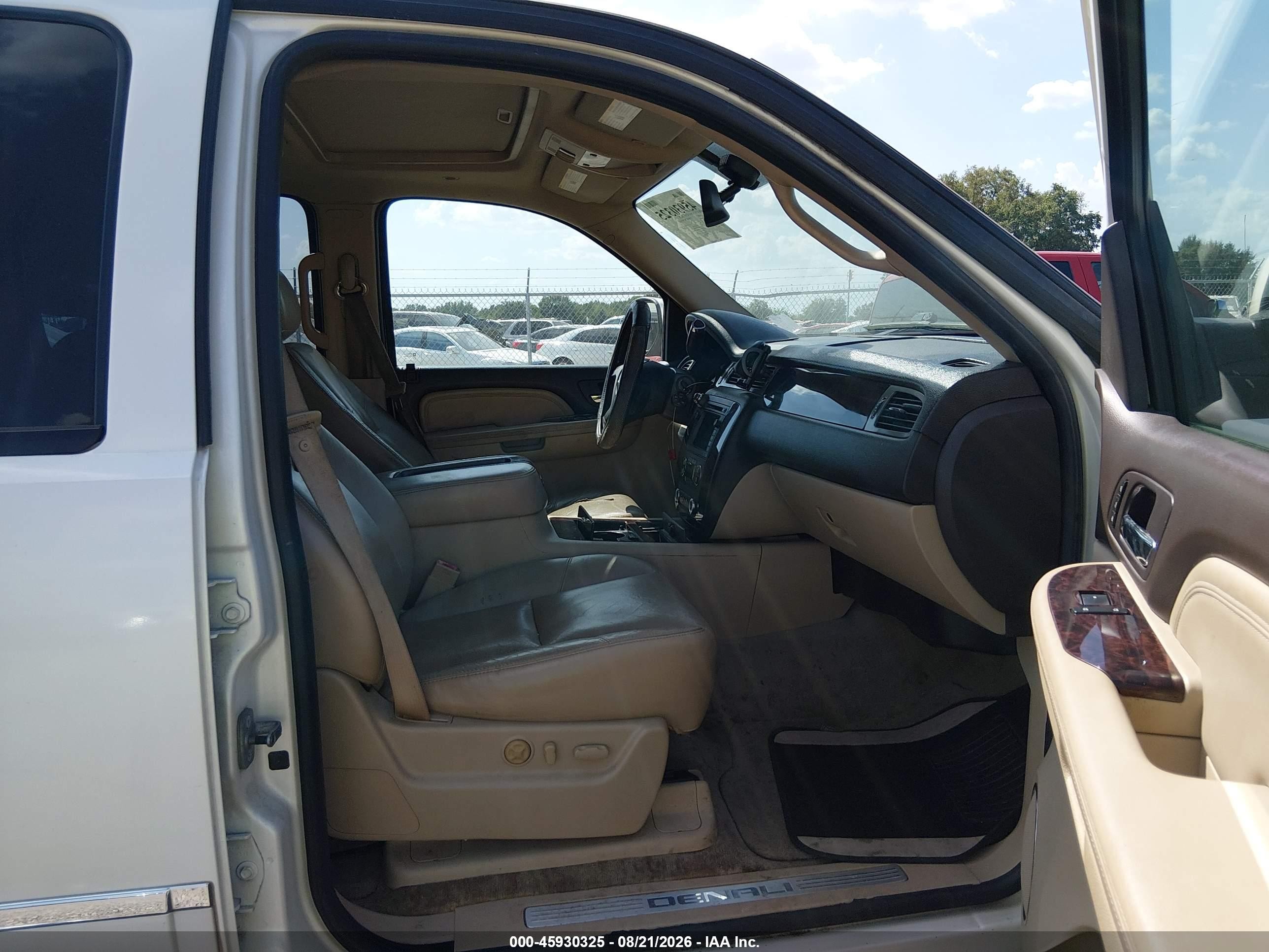 2009 Gmc Yukon Xl Denali Denali White vin: 1GKFC06209R296144