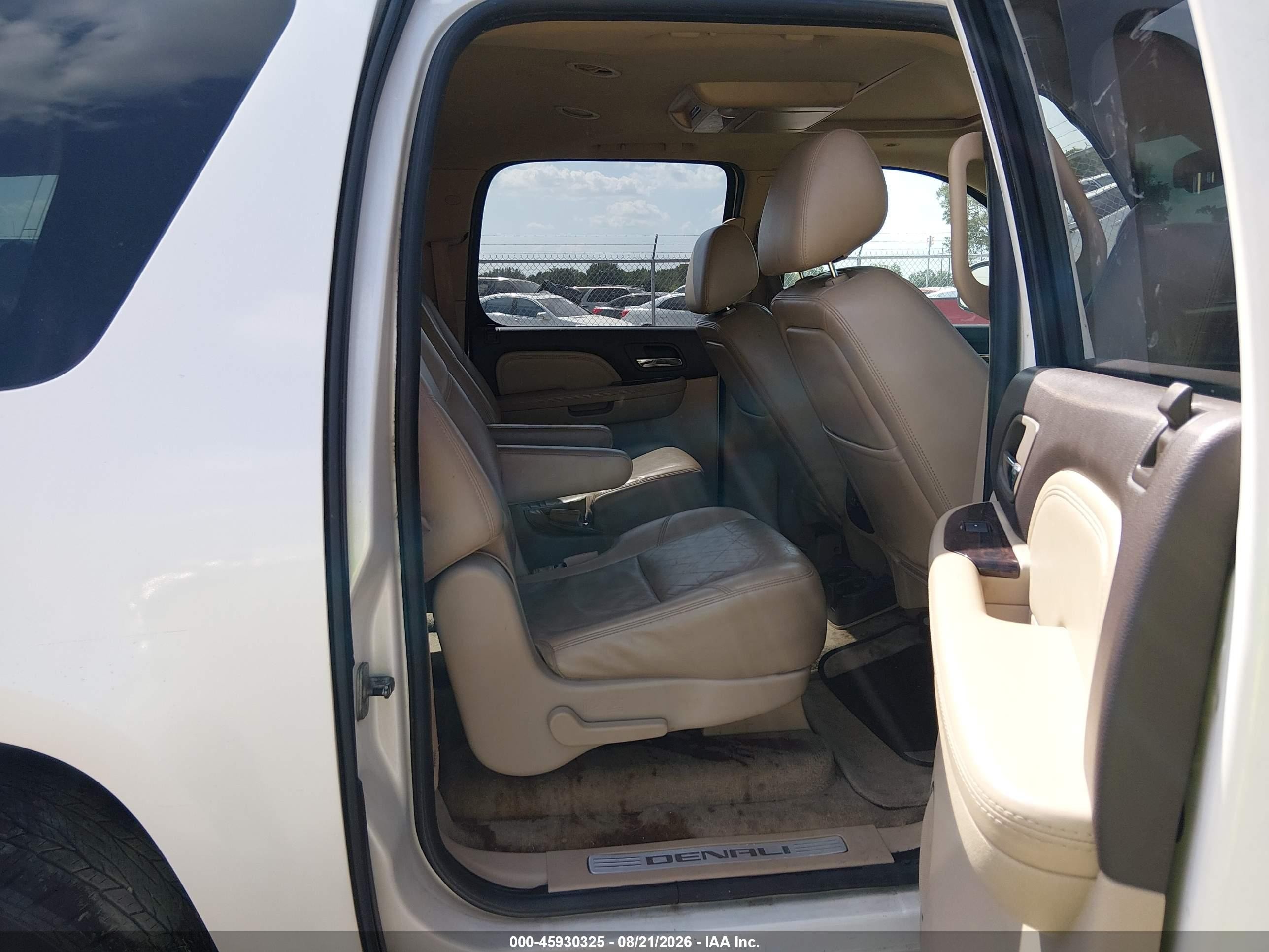 2009 Gmc Yukon Xl Denali Denali White vin: 1GKFC06209R296144