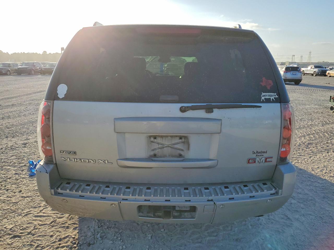 2009 Gmc Yukon Xl Denali Tan vin: 1GKFC06299R180263