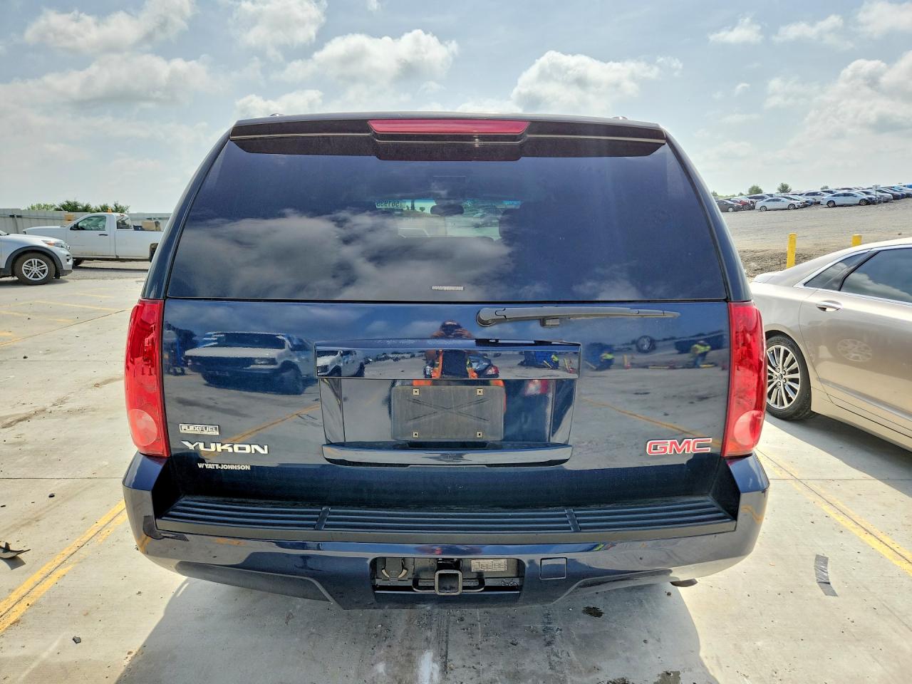 2007 Gmc Yukon Blue vin: 1GKFC13067R237640