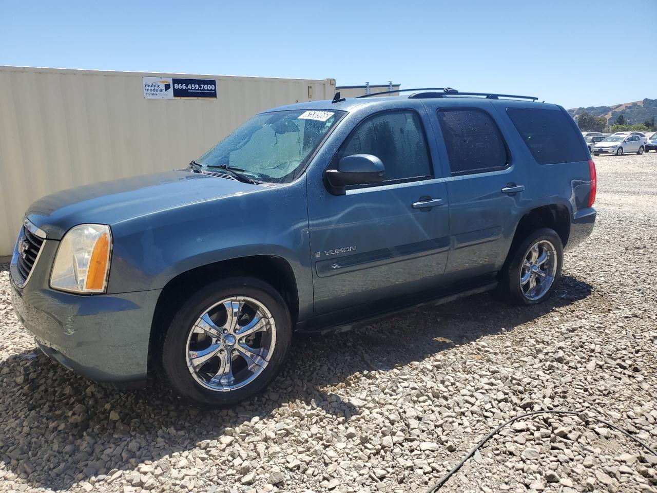 2008 Gmc Yukon Blue vin: 1GKFC13088R206536 Damage: Front Bumper, Heavy Scratch, 3 To 4 Inches