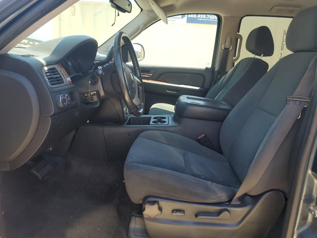 2008 Gmc Yukon Blue vin: 1GKFC13088R206536 Damage: Front Center Armrest, Worn, Replacement Required