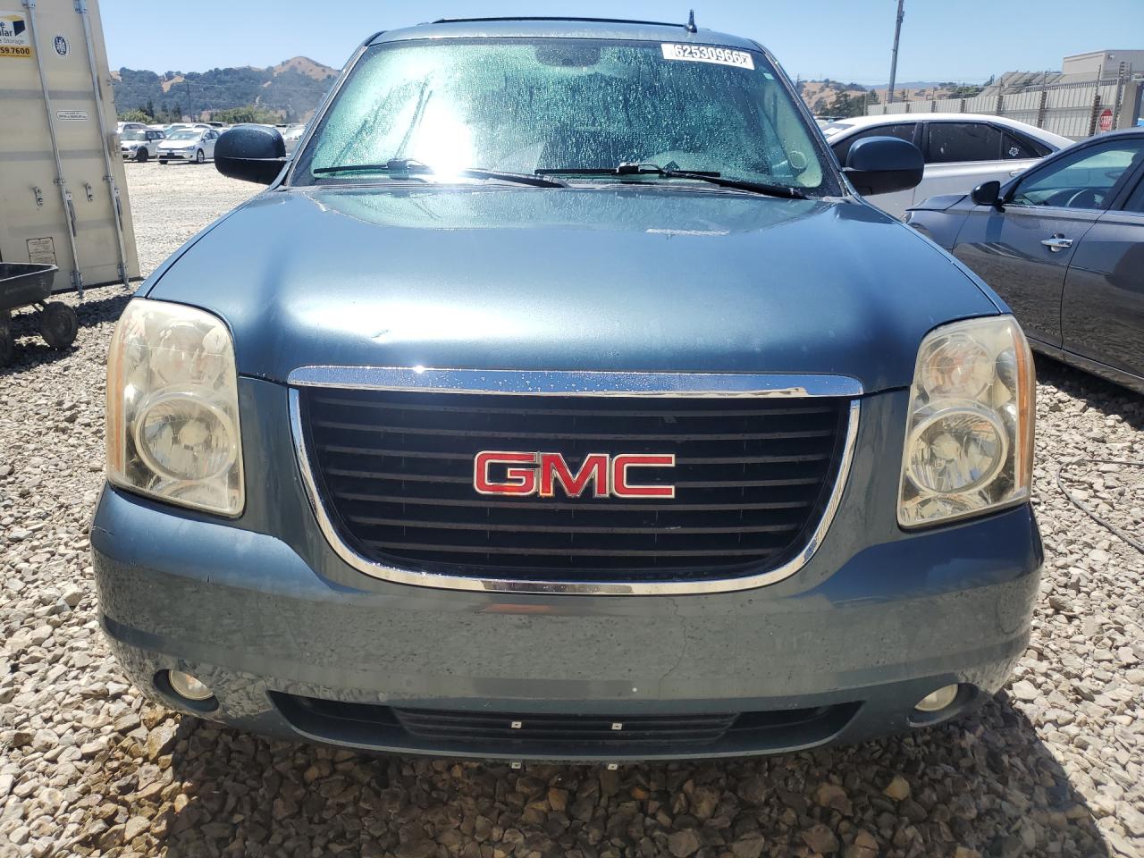 2008 Gmc Yukon Blue vin: 1GKFC13088R206536 Damage: Left Head Lamp, Faded, Repair Required